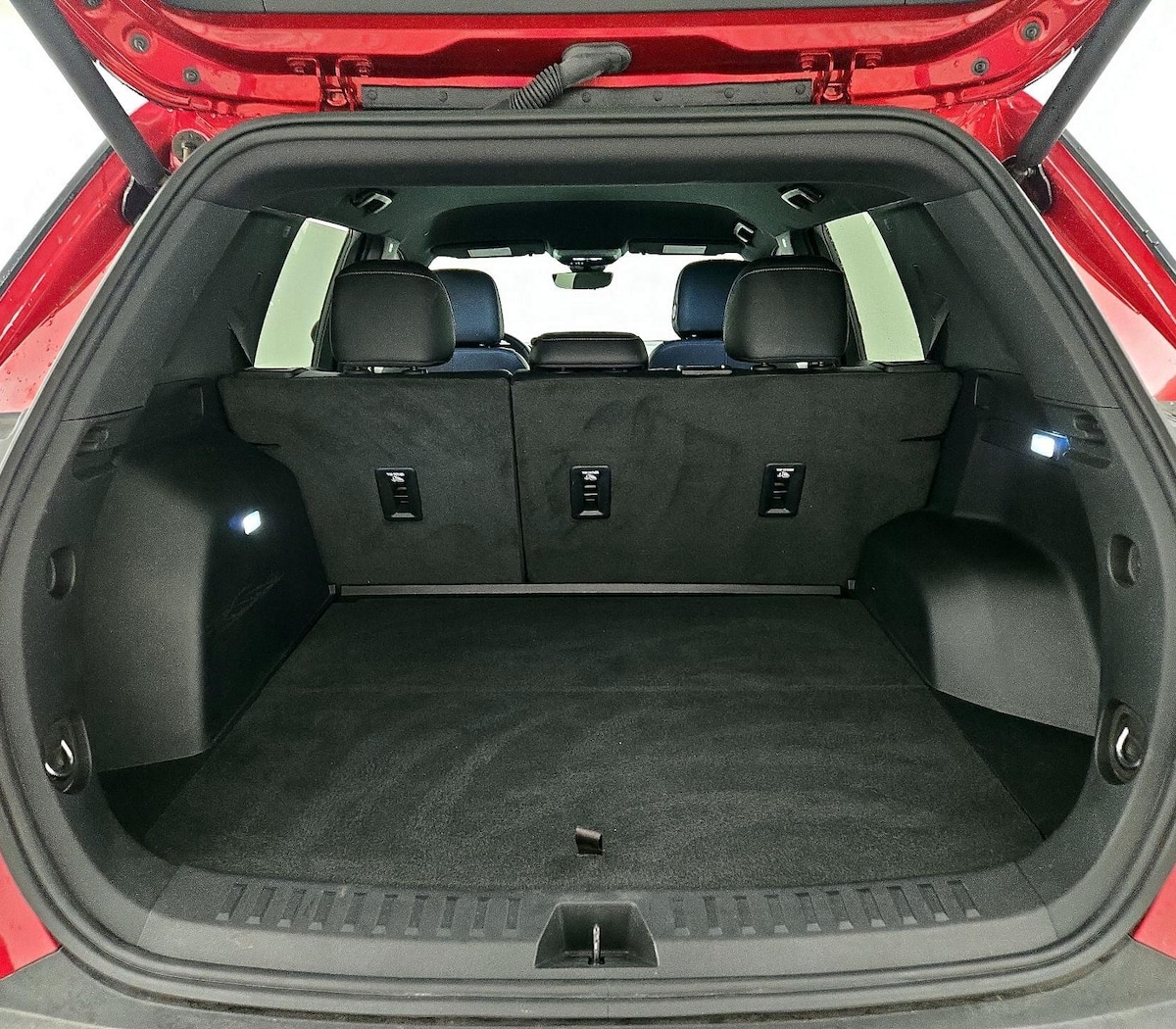 Trunk/Cargo (Seats Up)