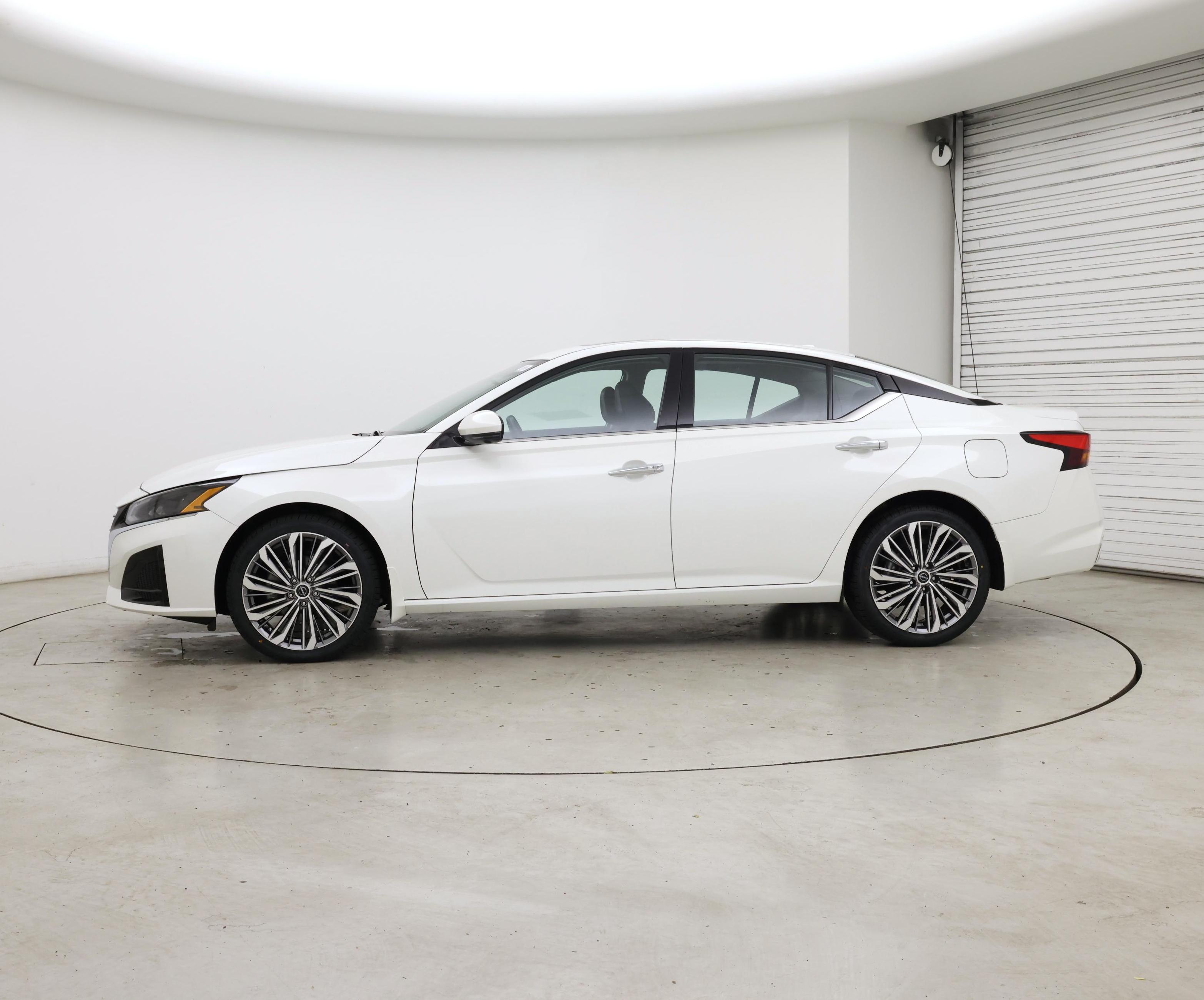 Thumbnail: 2023 Nissan Altima - 3
