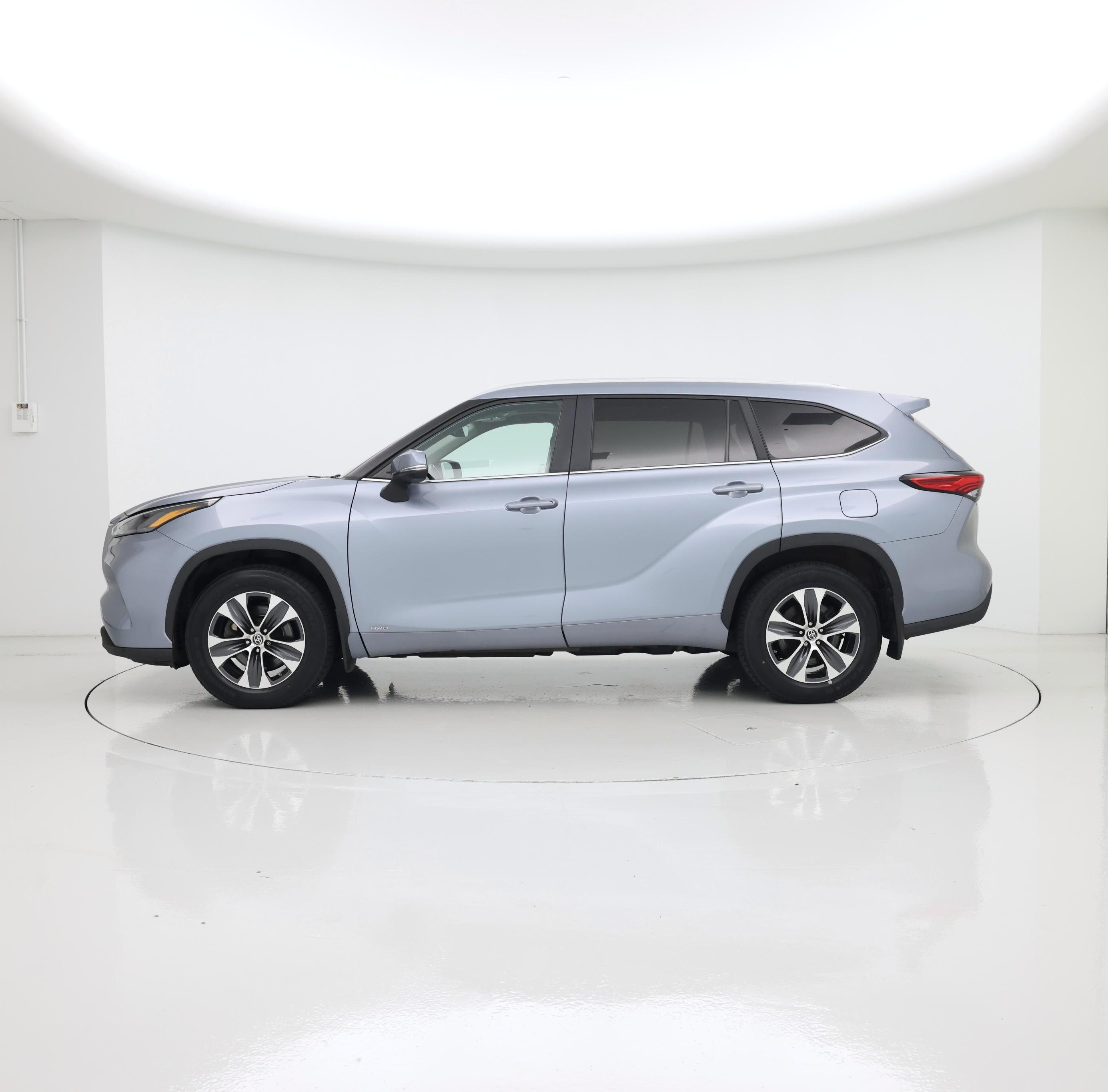Thumbnail: 2023 Toyota Highlander - 3