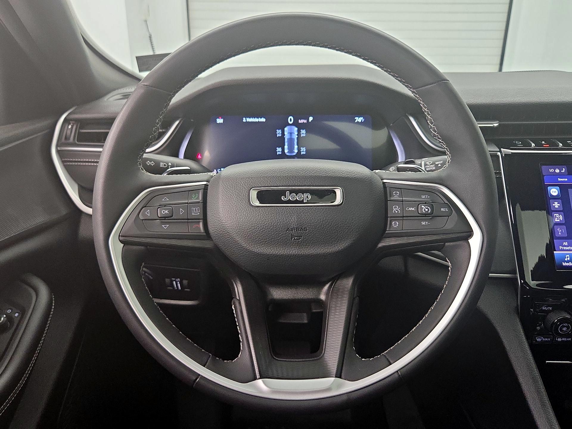Thumbnail: 2023 Jeep Grand Cherokee - 10