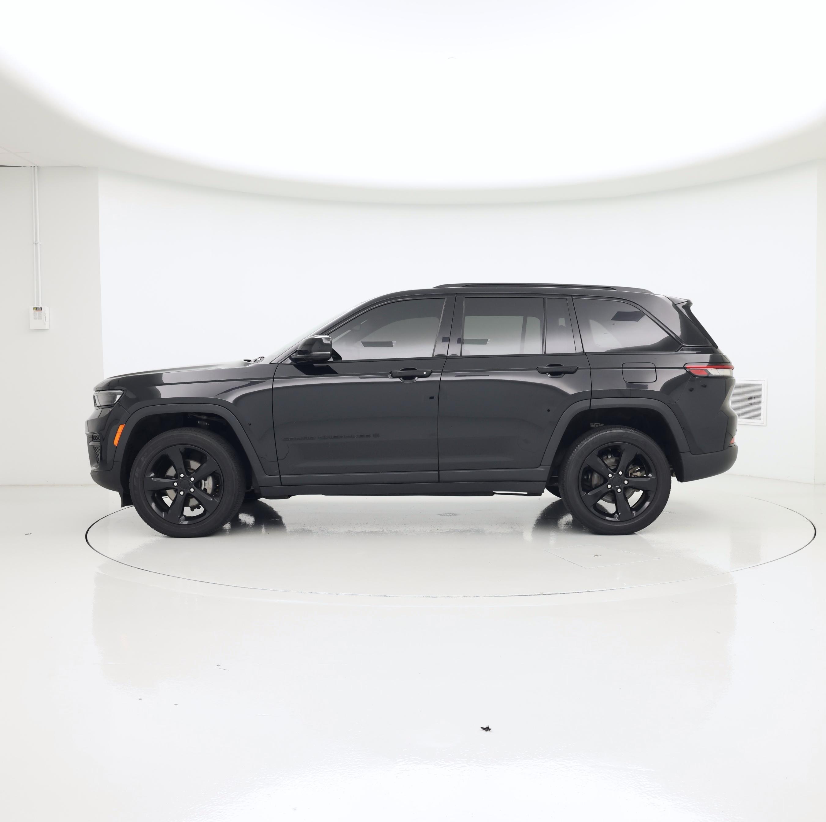 Thumbnail: 2023 Jeep Grand Cherokee - 3