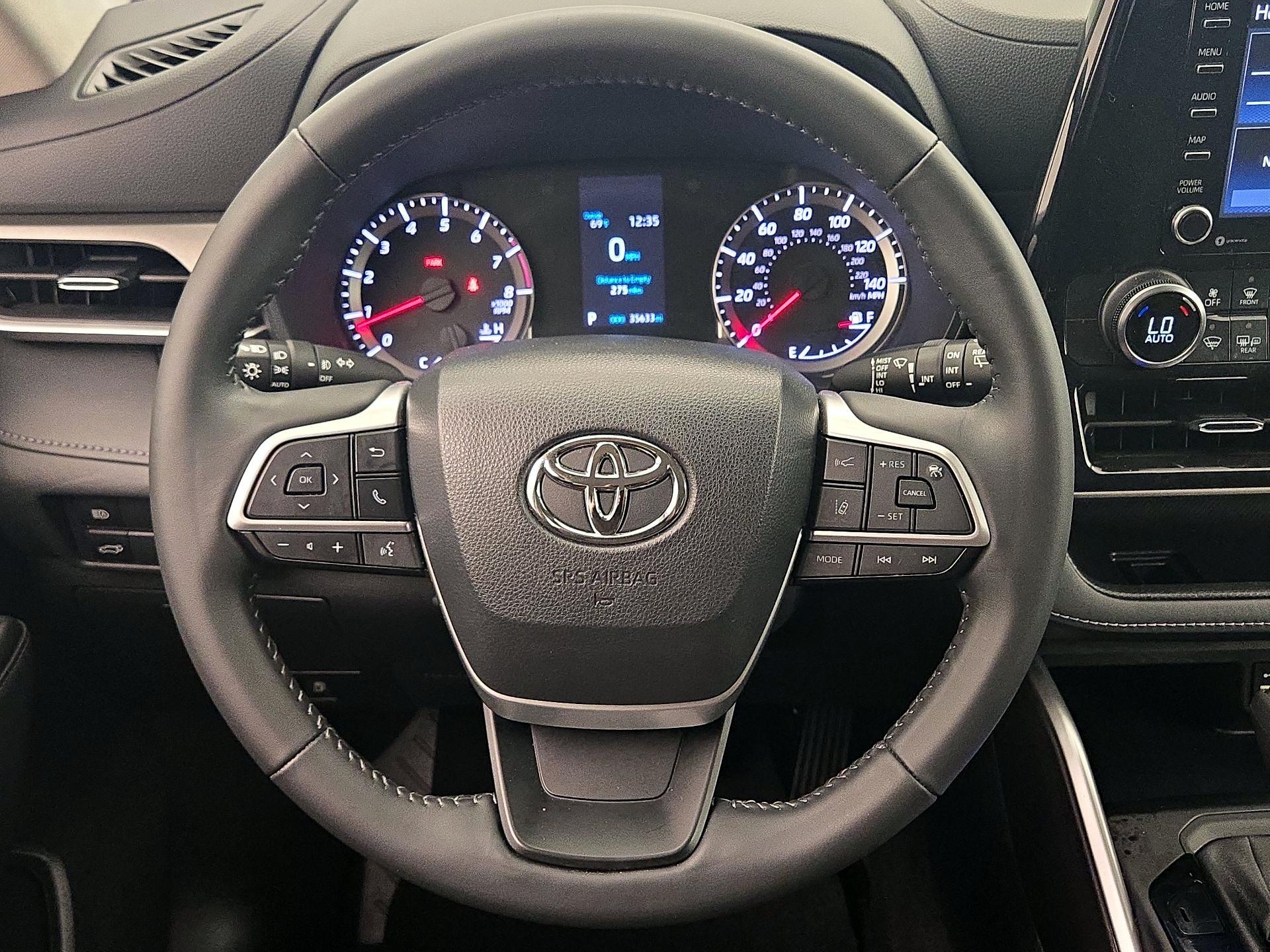 Thumbnail: 2022 Toyota Highlander - 10