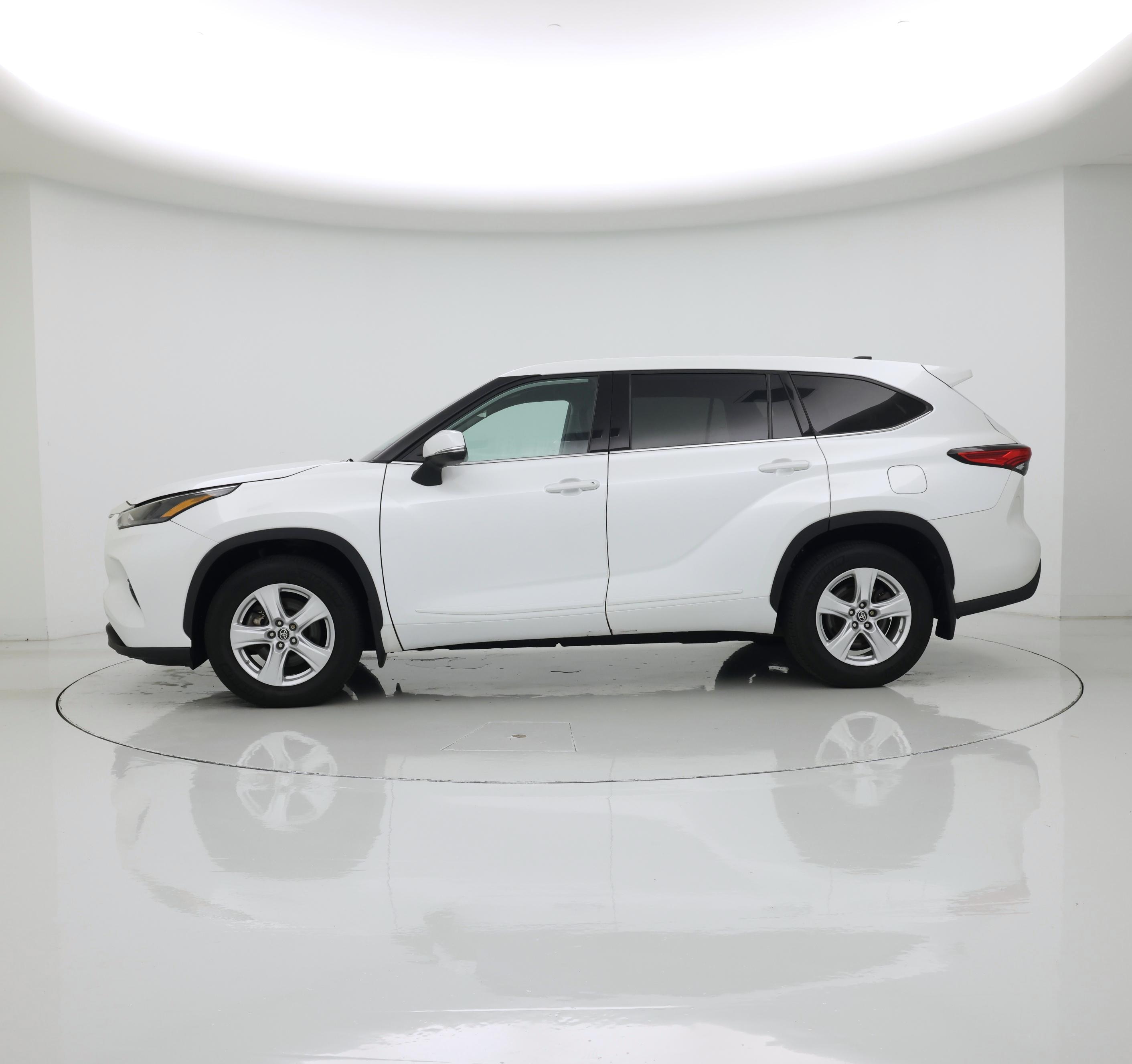 Thumbnail: 2022 Toyota Highlander - 3