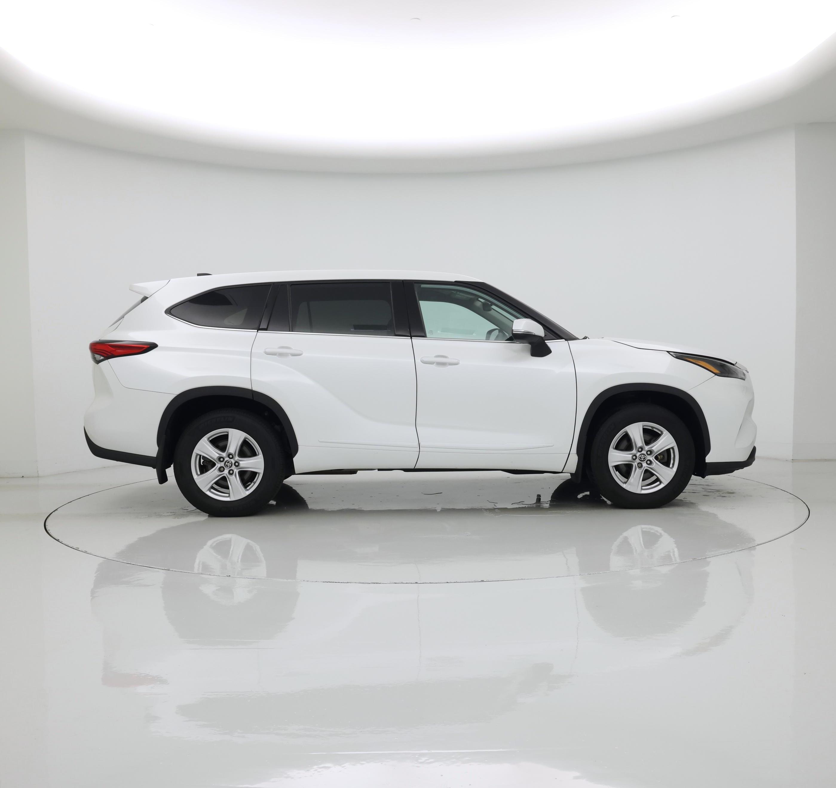 Thumbnail: 2022 Toyota Highlander - 7