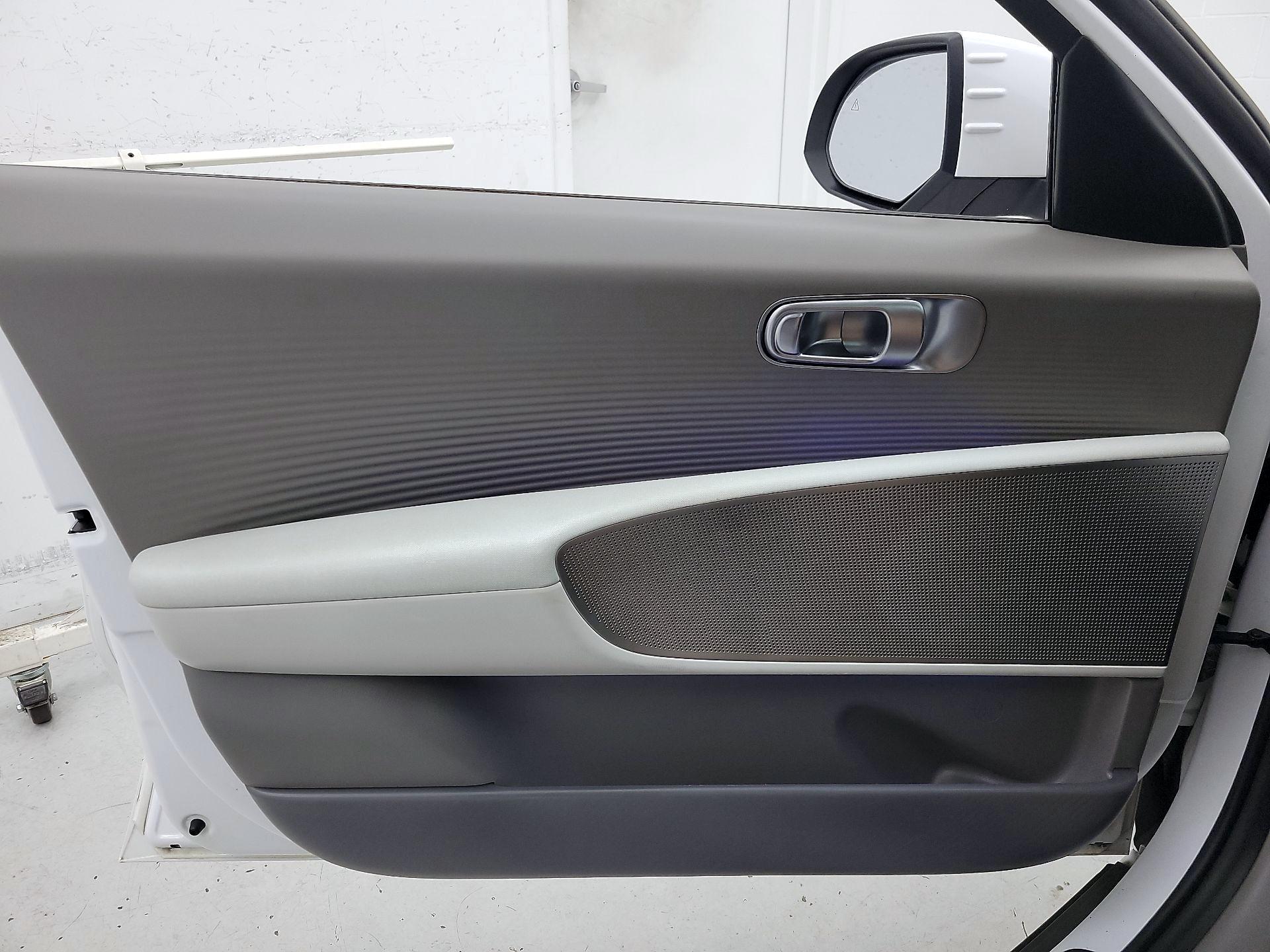 Thumbnail: 2023 Hyundai Ioniq 6 - 12