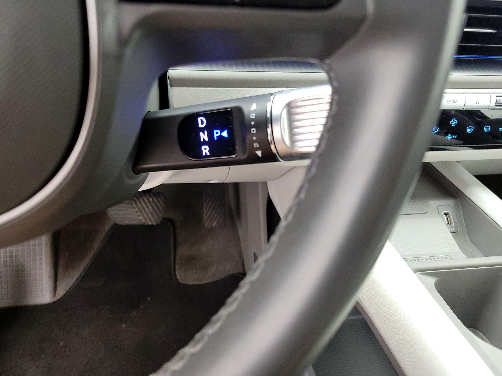 Thumbnail: 2023 Hyundai Ioniq 6 - 18