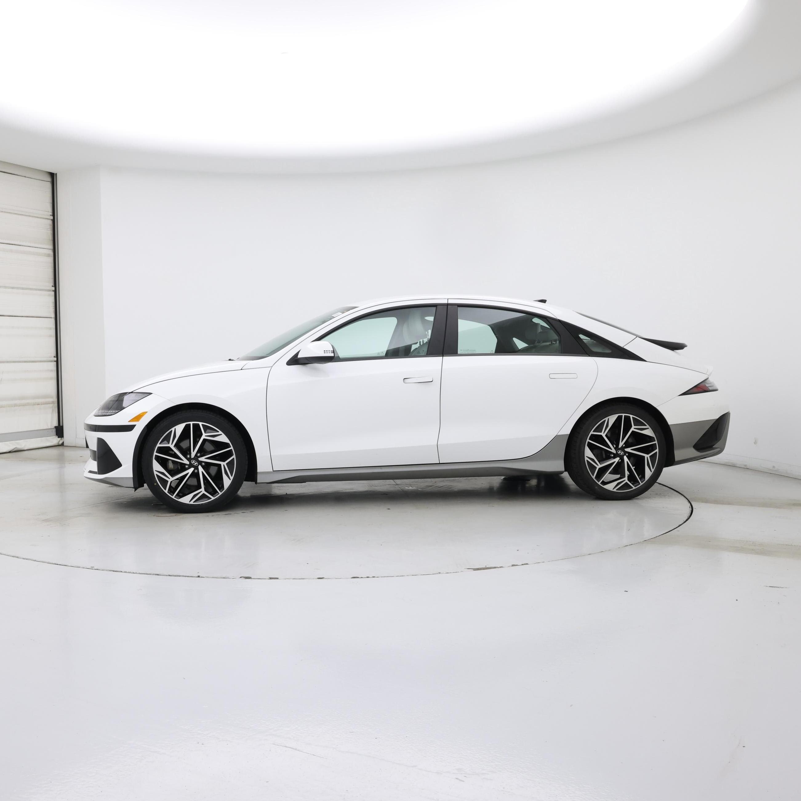 Thumbnail: 2023 Hyundai Ioniq 6 - 3