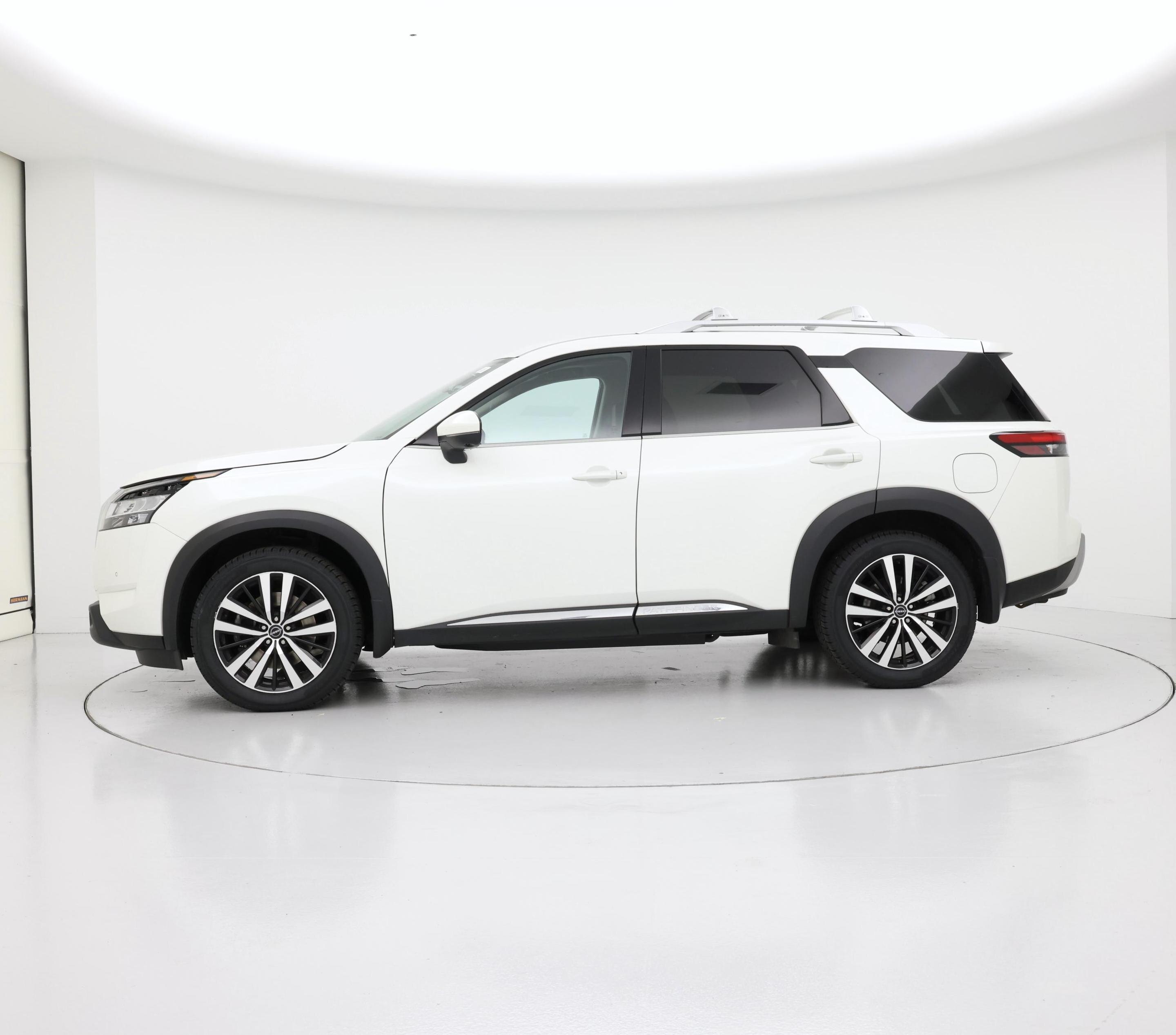 Thumbnail: 2023 Nissan Pathfinder - 3