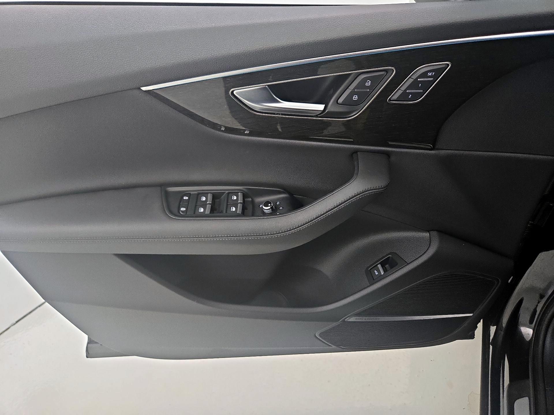 Thumbnail: 2023 Audi Q7 - 12