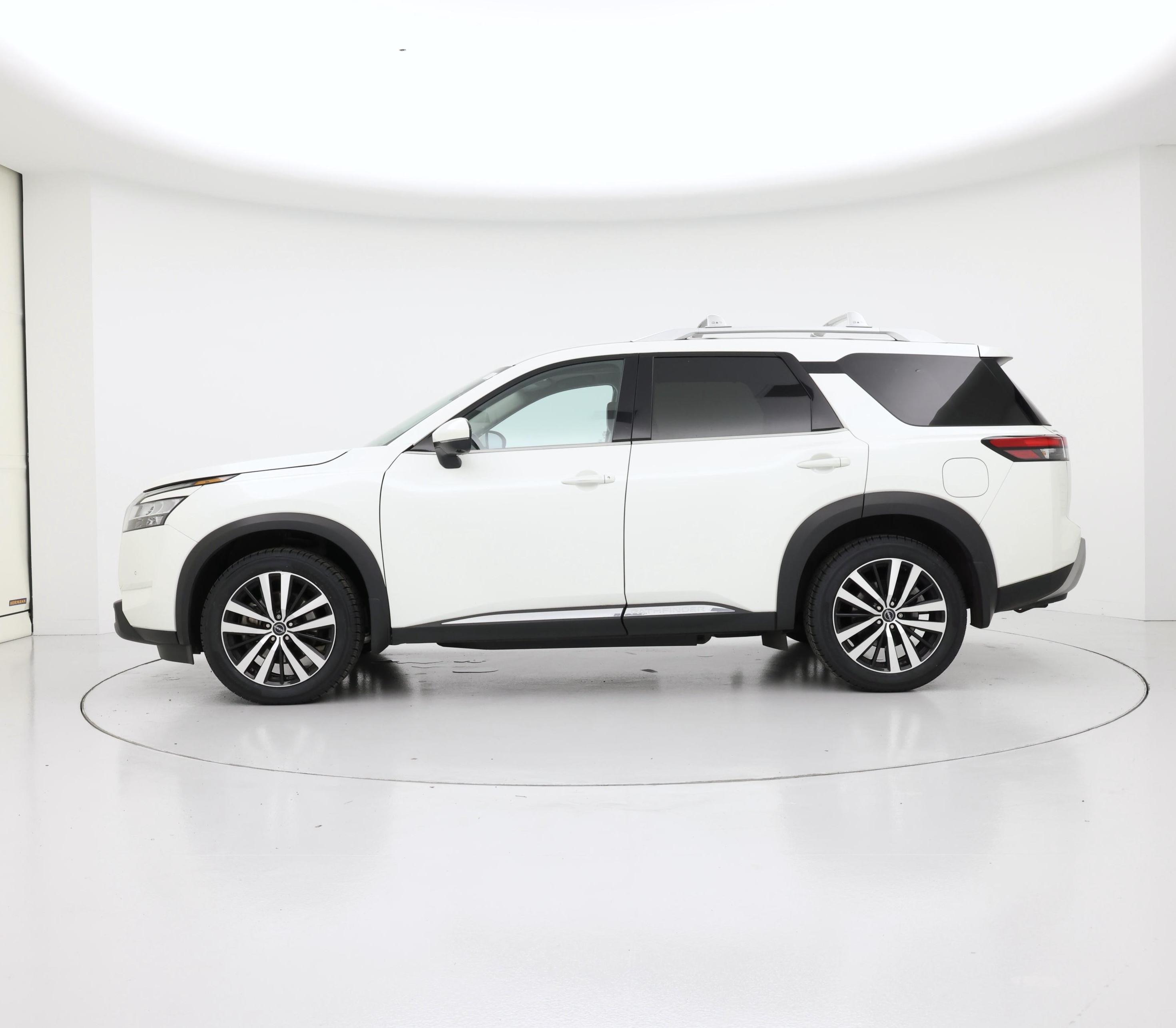 Thumbnail: 2023 Nissan Pathfinder - 3