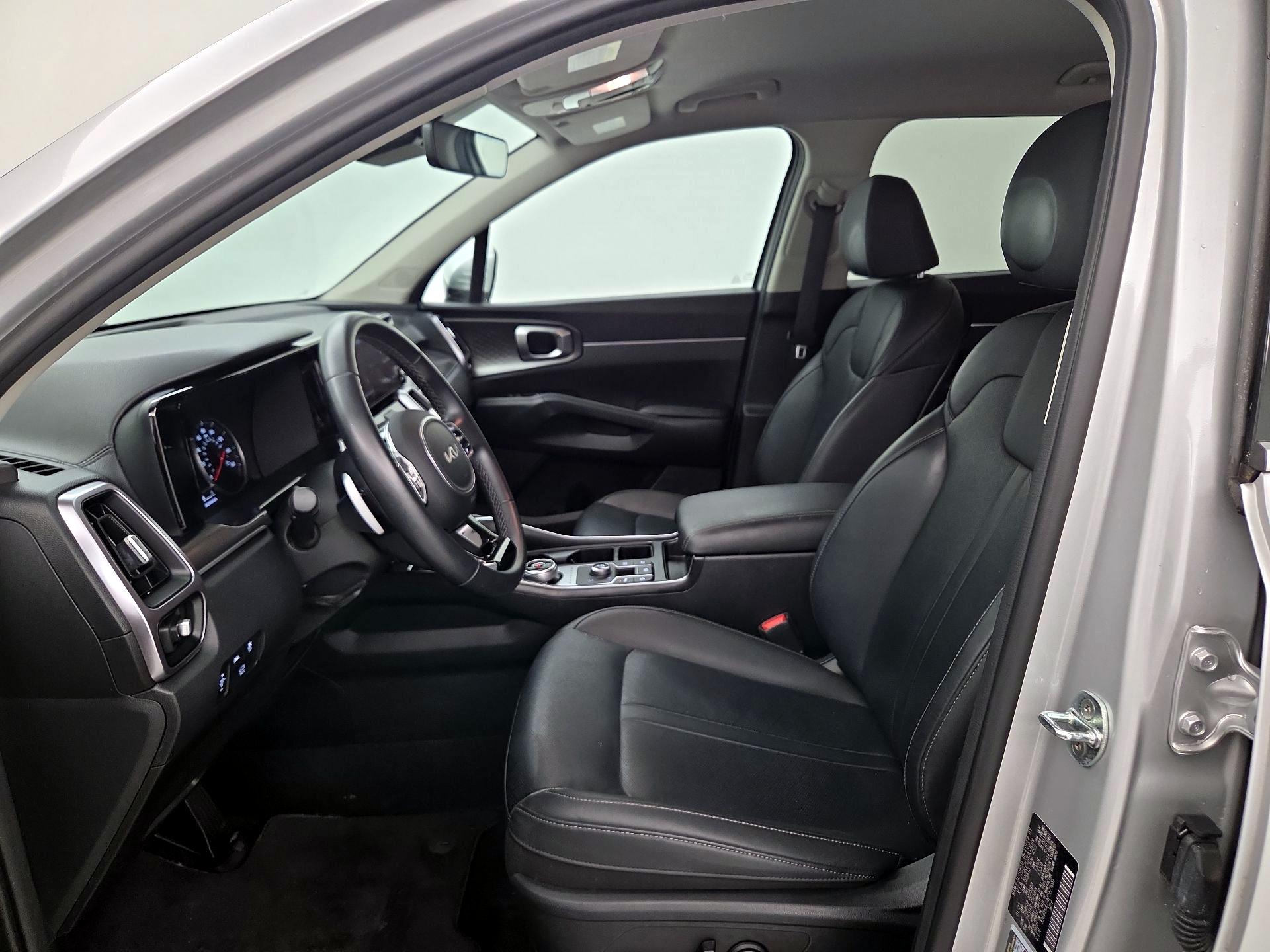 Thumbnail: 2023 Kia Sorento - 11