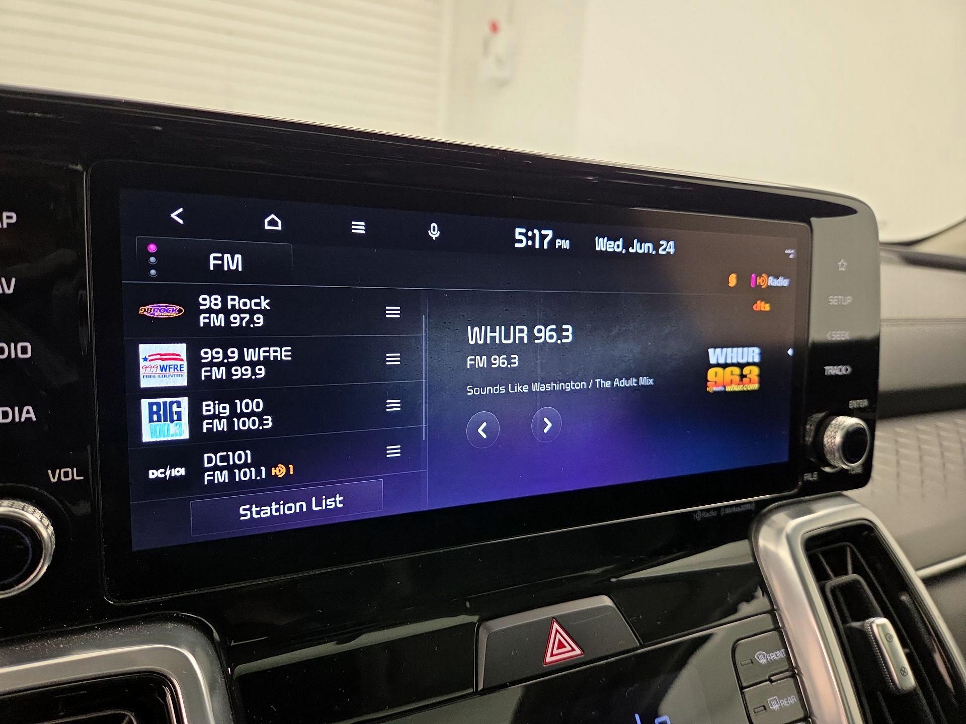 Thumbnail: 2023 Kia Sorento - 16