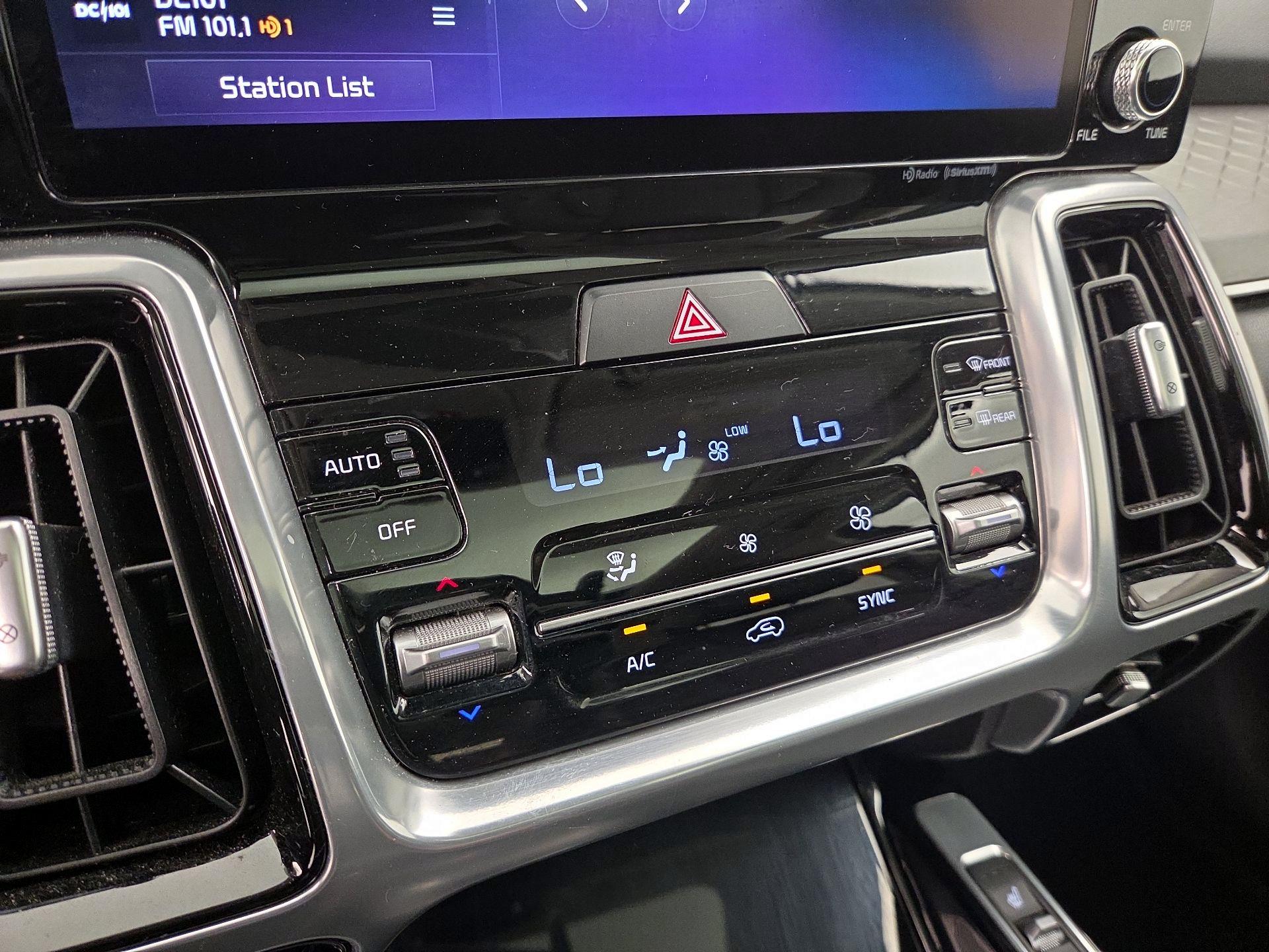 Thumbnail: 2023 Kia Sorento - 17