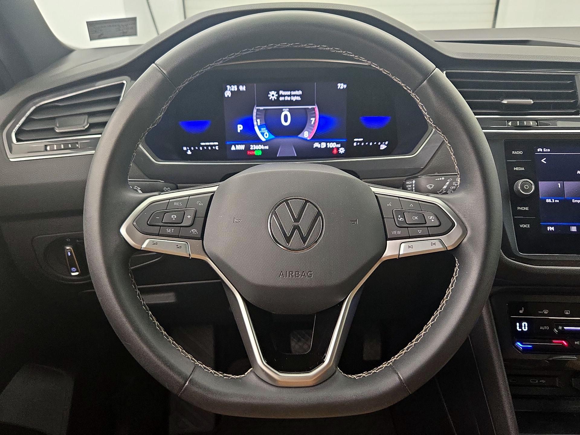 Thumbnail: 2023 Volkswagen Tiguan - 10