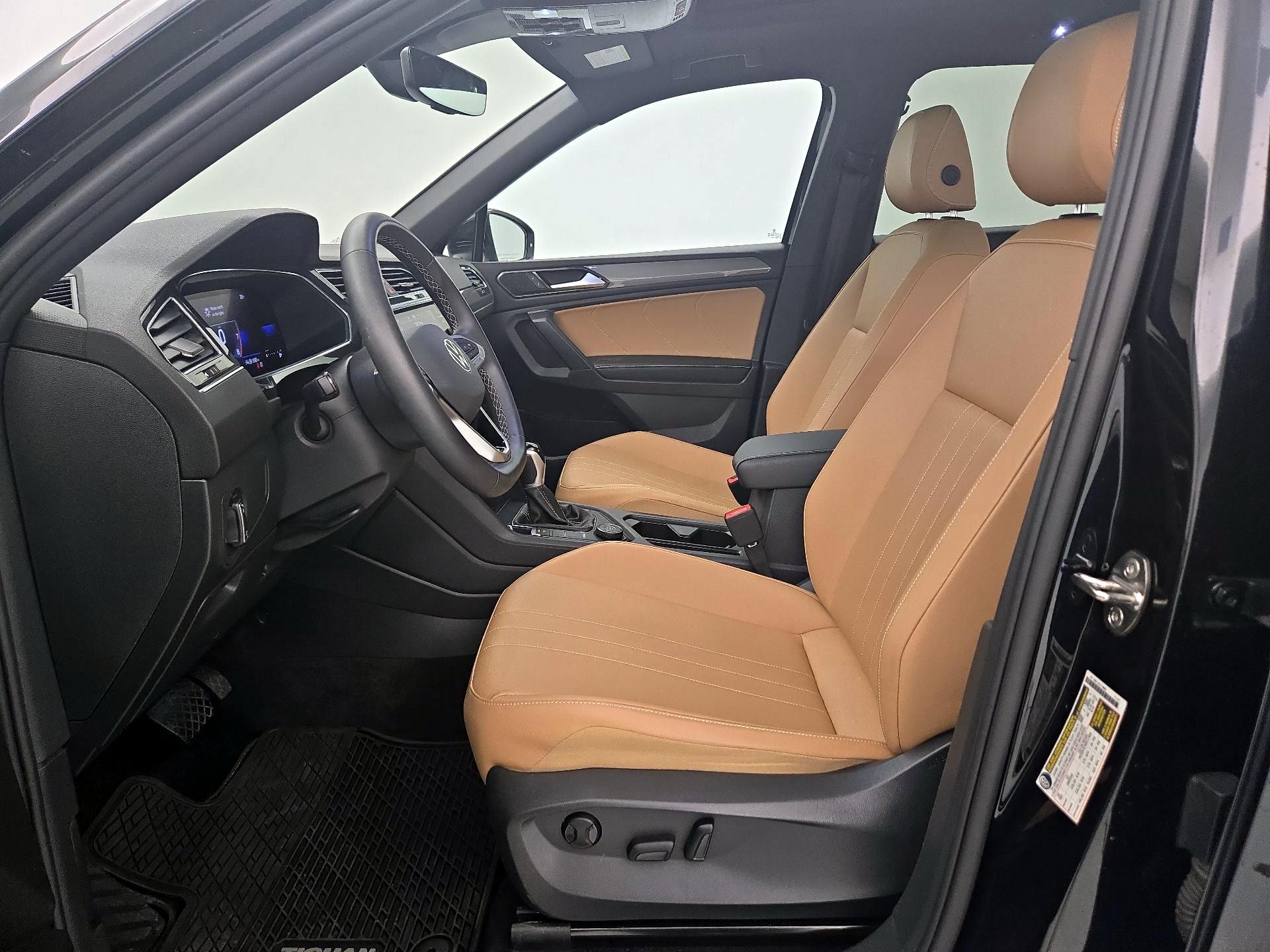 Thumbnail: 2023 Volkswagen Tiguan - 11