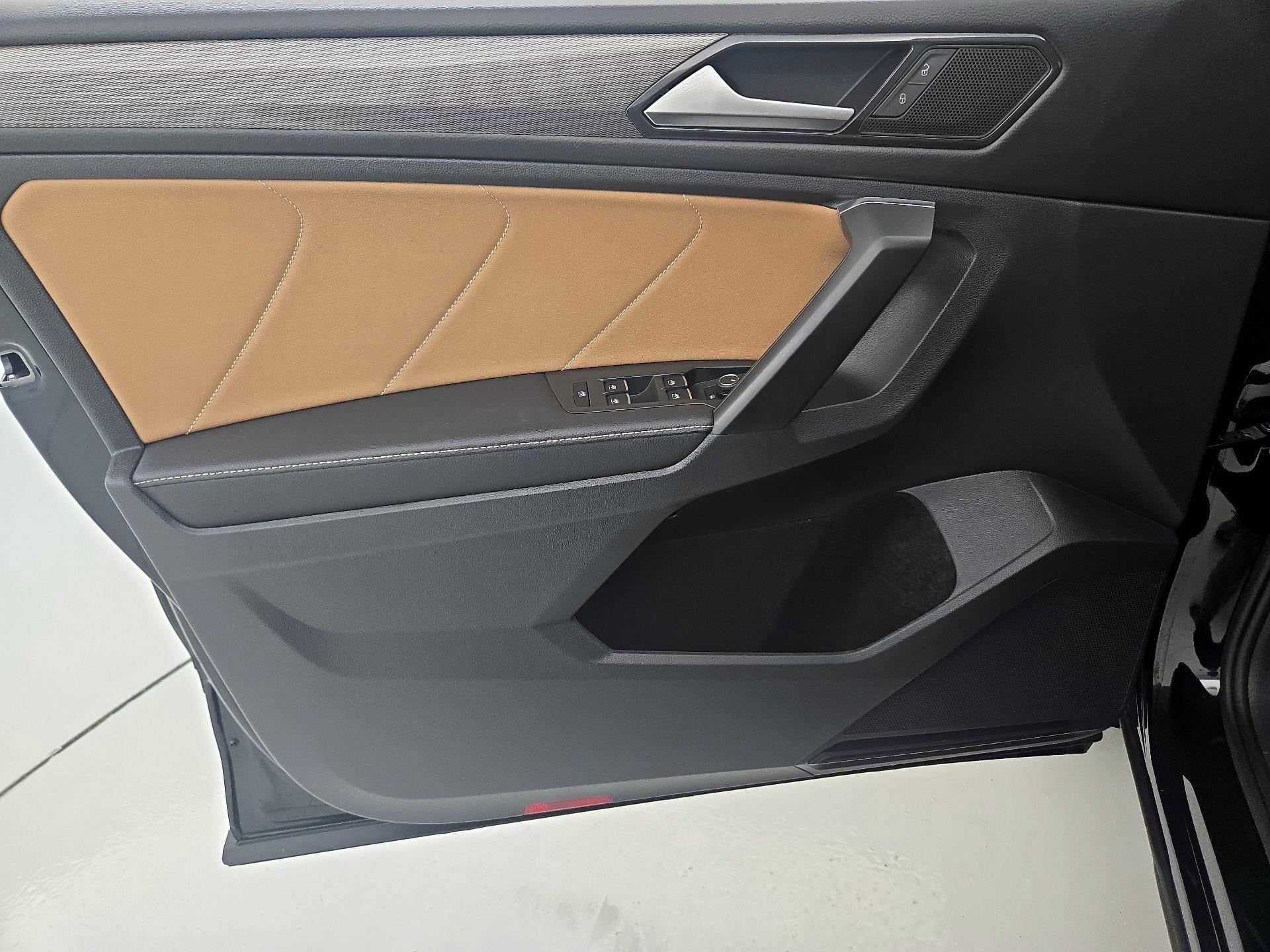 Thumbnail: 2023 Volkswagen Tiguan - 12