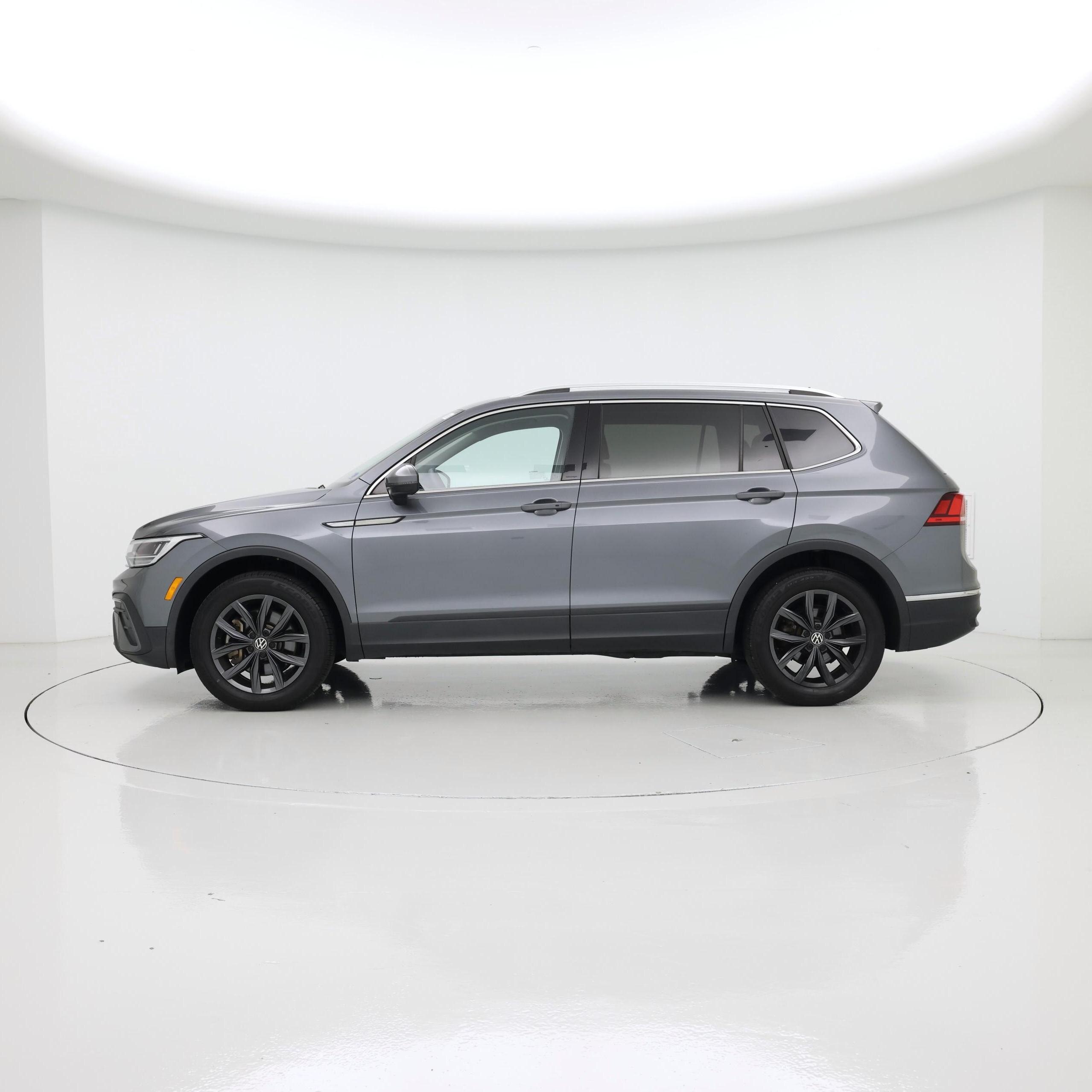 Thumbnail: 2023 Volkswagen Tiguan - 3