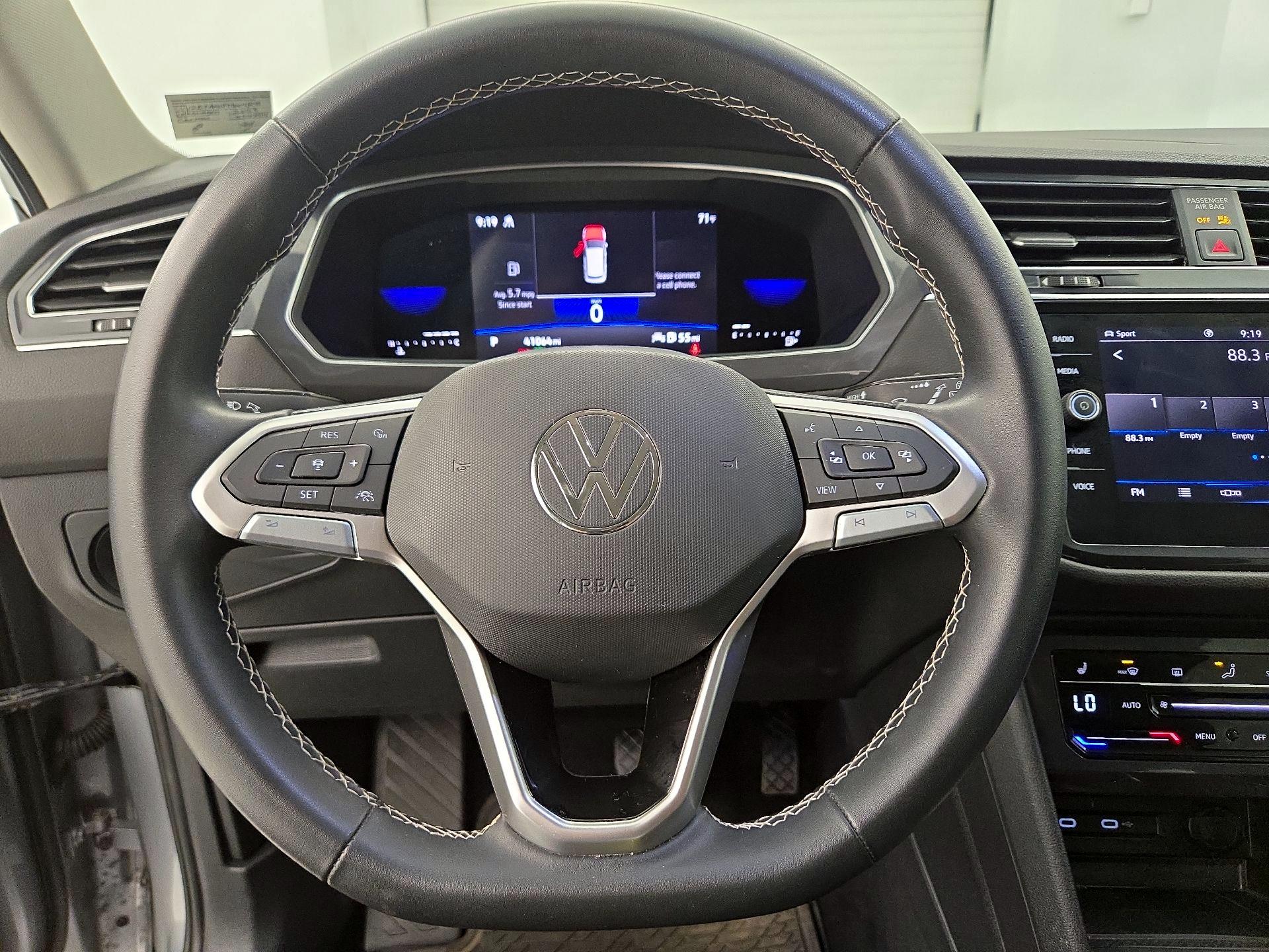 Thumbnail: 2023 Volkswagen Tiguan - 10