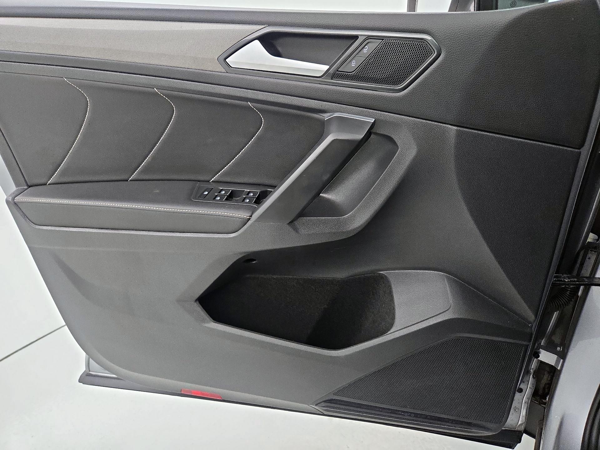 Thumbnail: 2023 Volkswagen Tiguan - 12