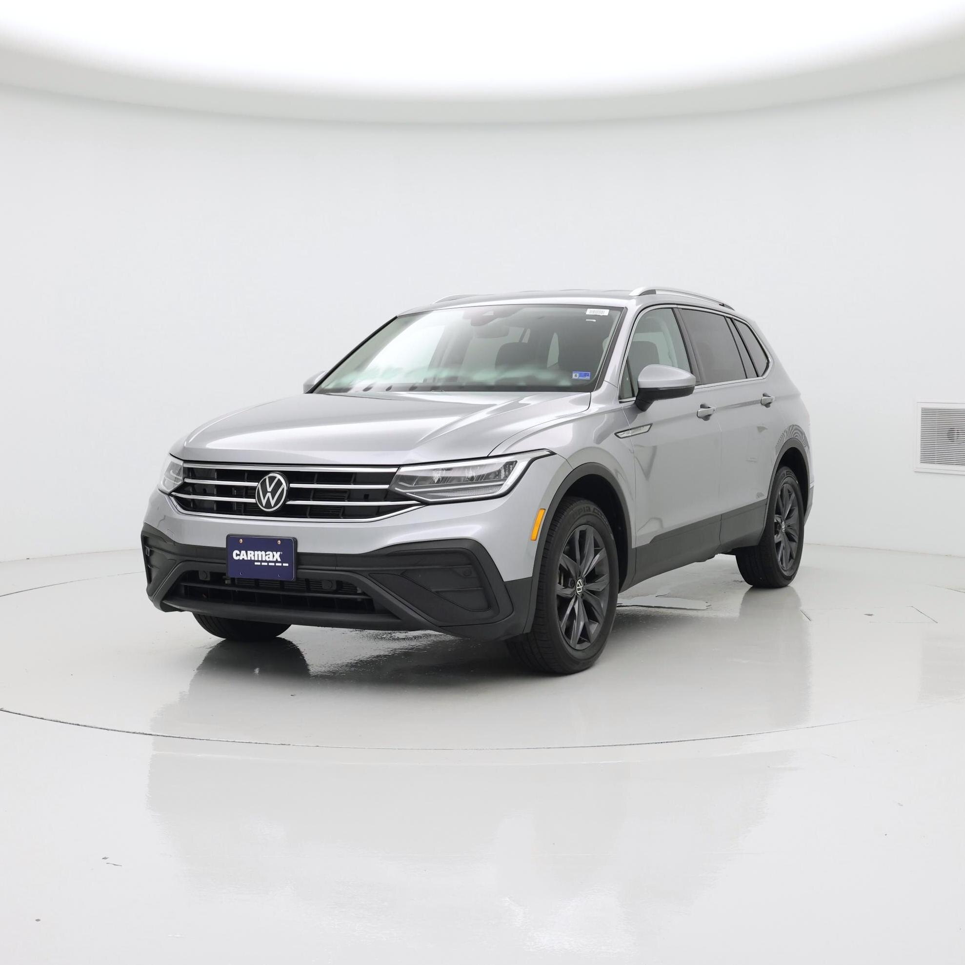 Thumbnail: 2023 Volkswagen Tiguan - 4