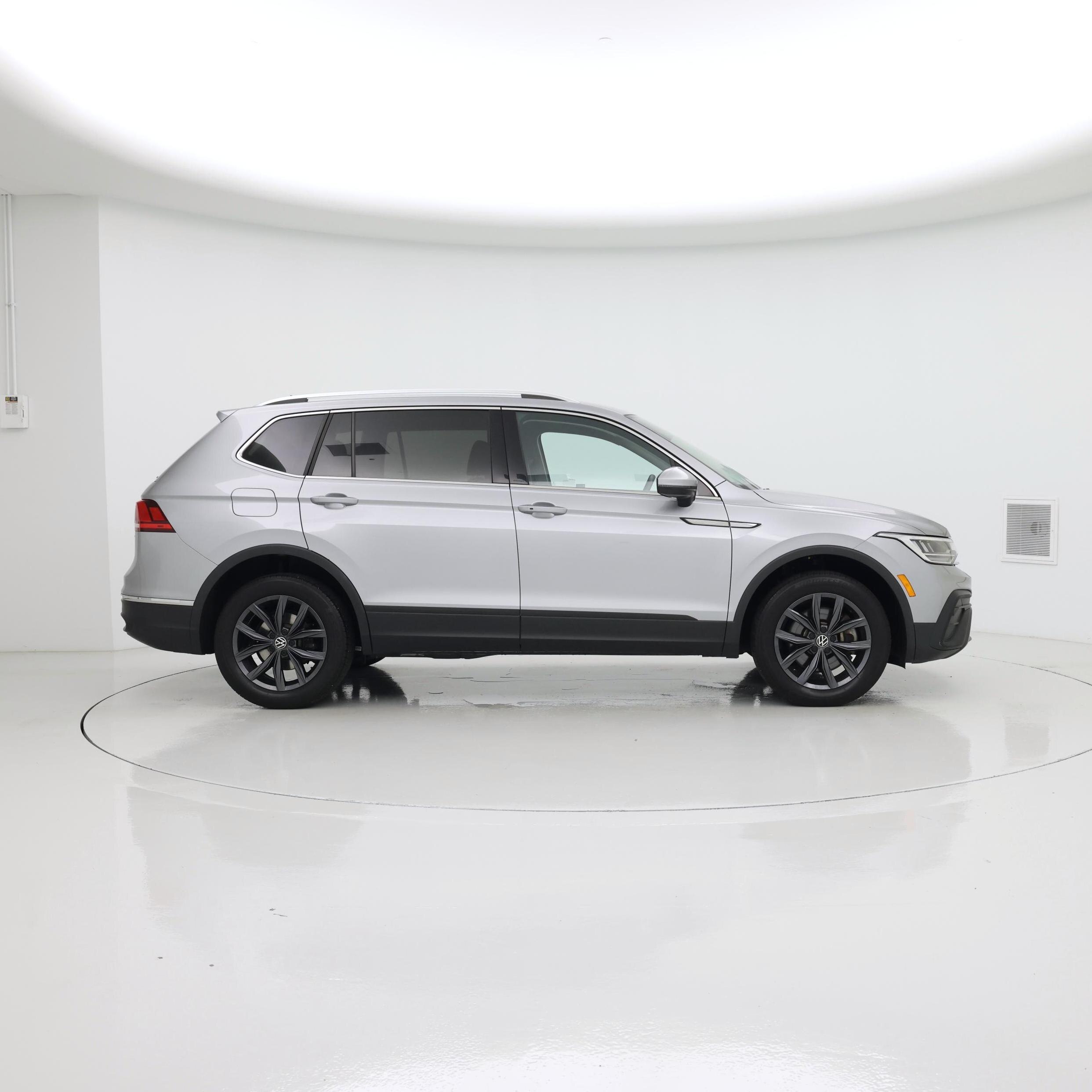 Thumbnail: 2023 Volkswagen Tiguan - 7