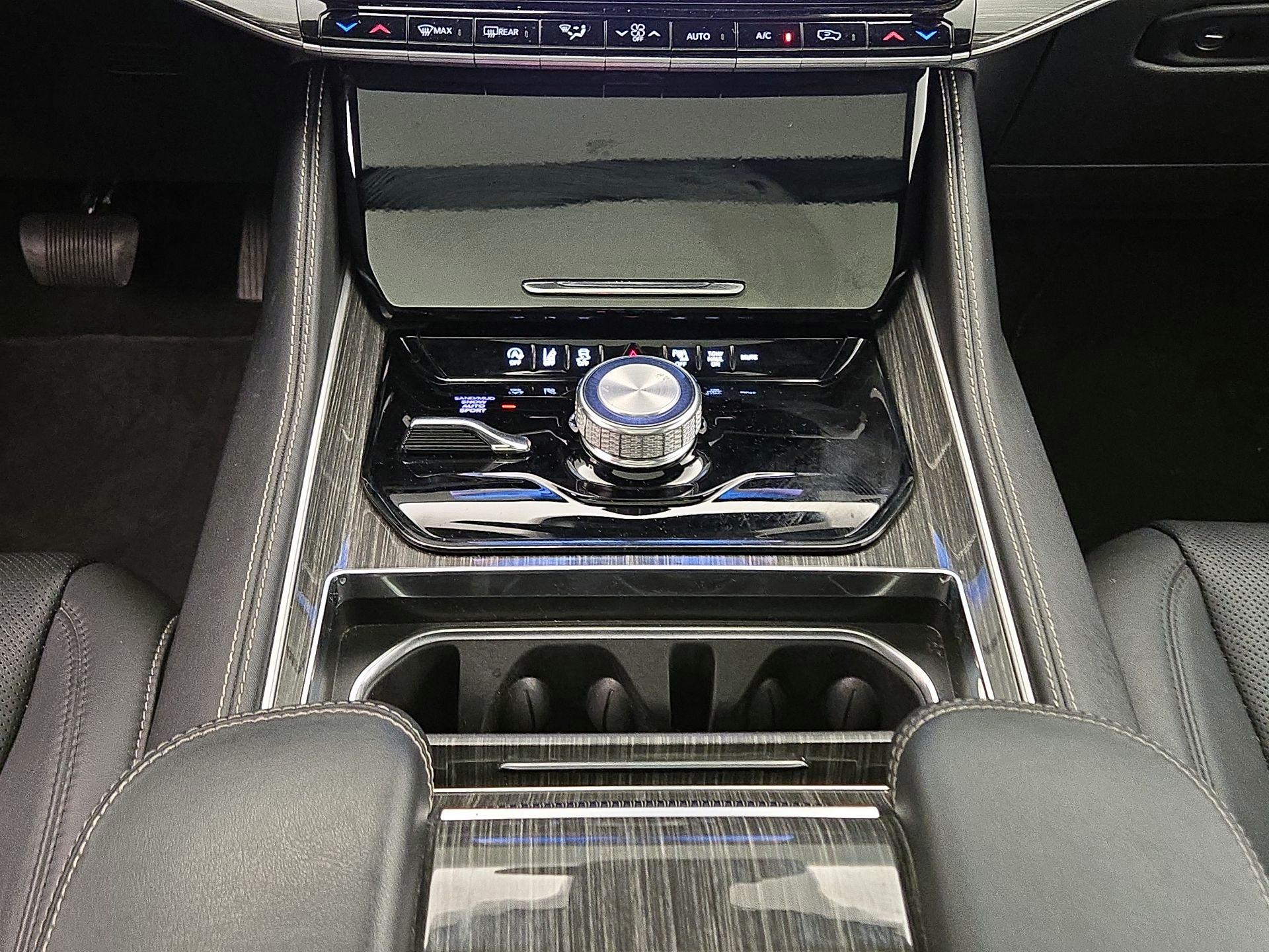 Thumbnail: 2022 Jeep Wagoneer - 18