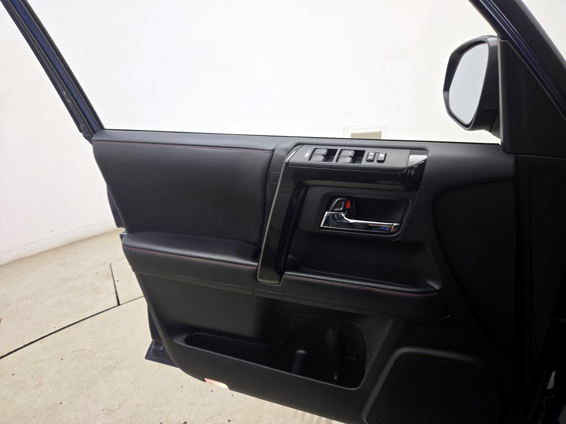Thumbnail: 2022 Toyota 4Runner - 12