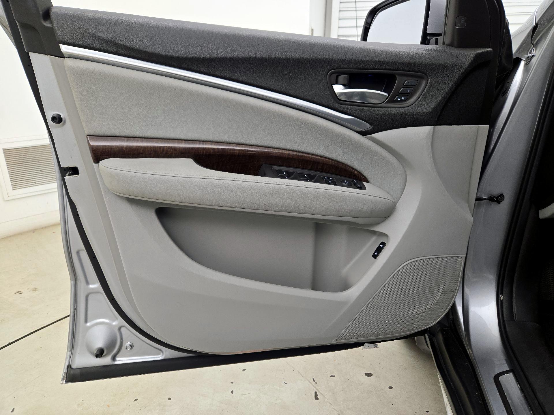 Thumbnail: 2017 Acura MDX - 12