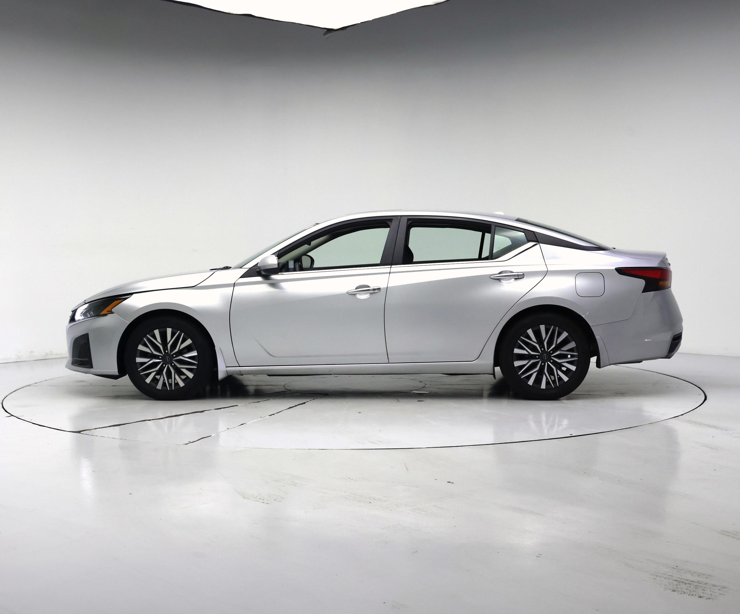 Thumbnail: 2023 Nissan Altima - 3