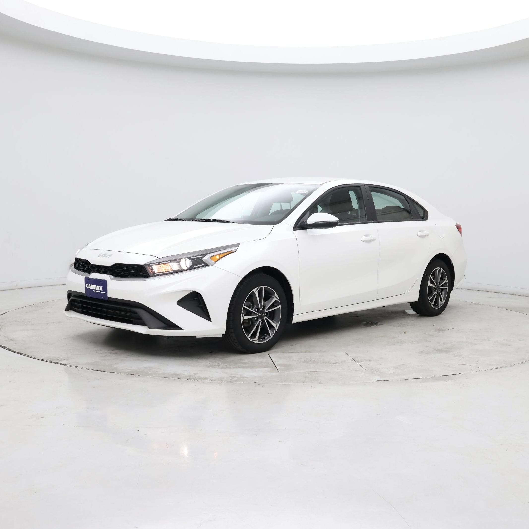 Thumbnail: 2023 Kia Forte - 3