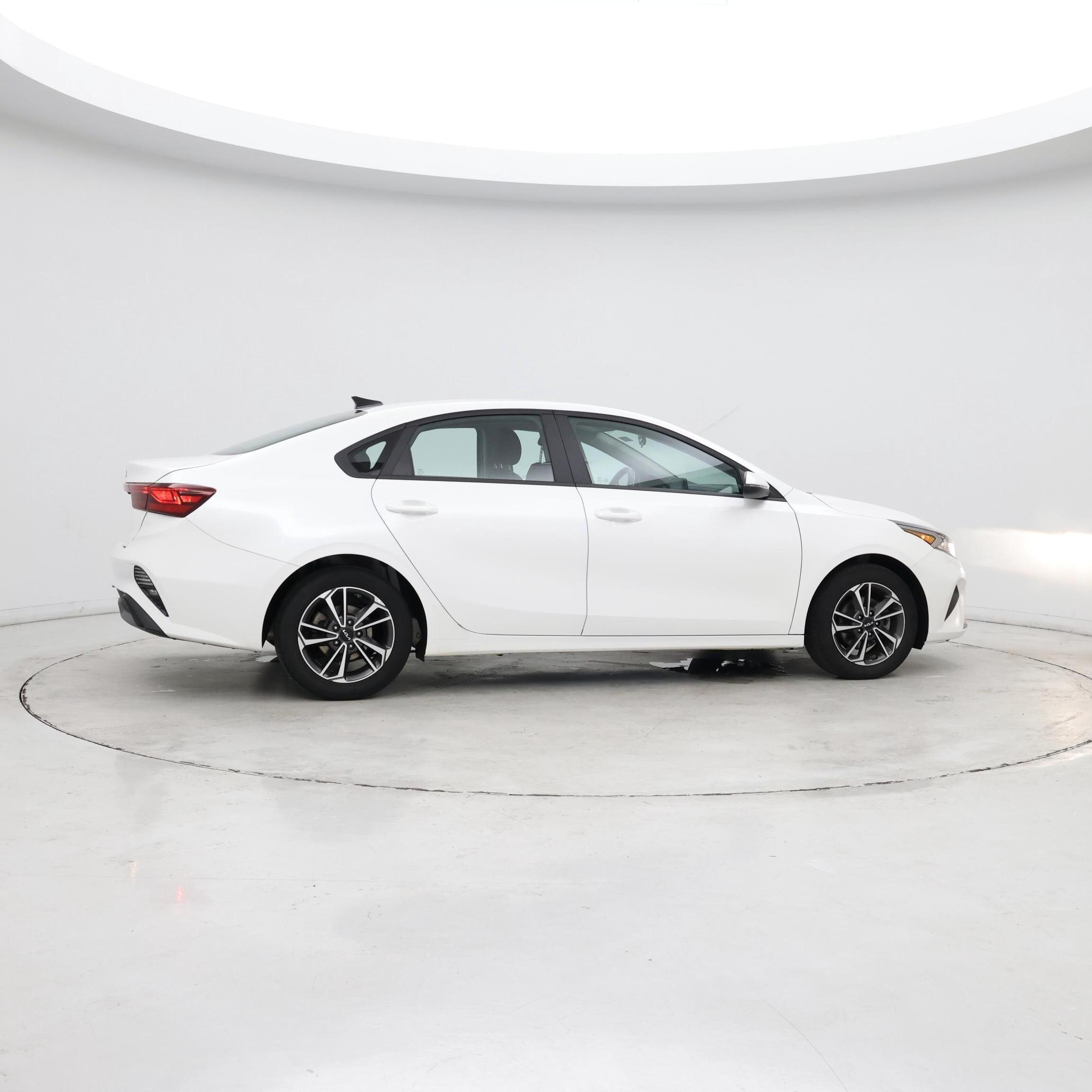Thumbnail: 2023 Kia Forte - 8