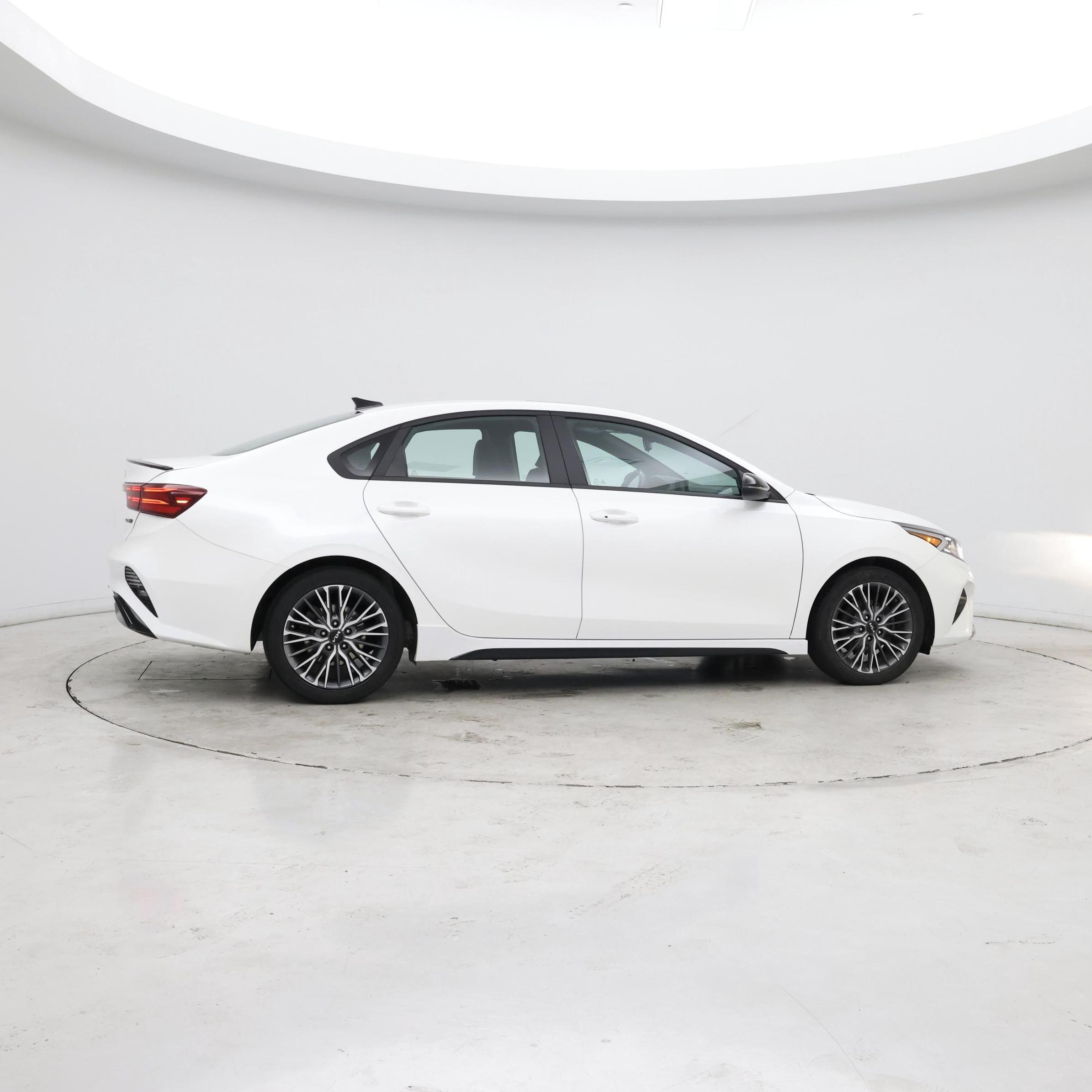 Thumbnail: 2023 Kia Forte - 8