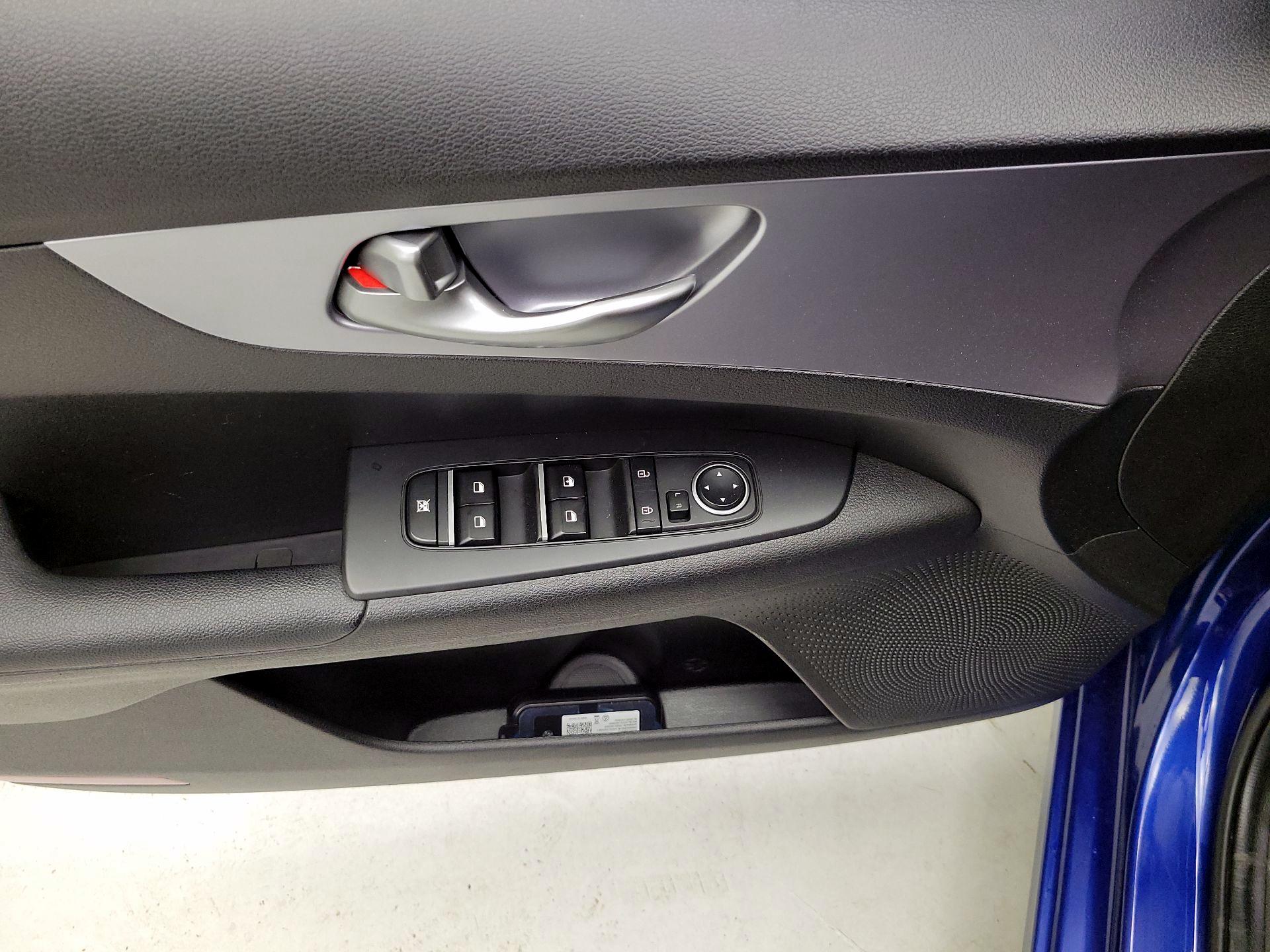 Thumbnail: 2022 Kia Forte - 12