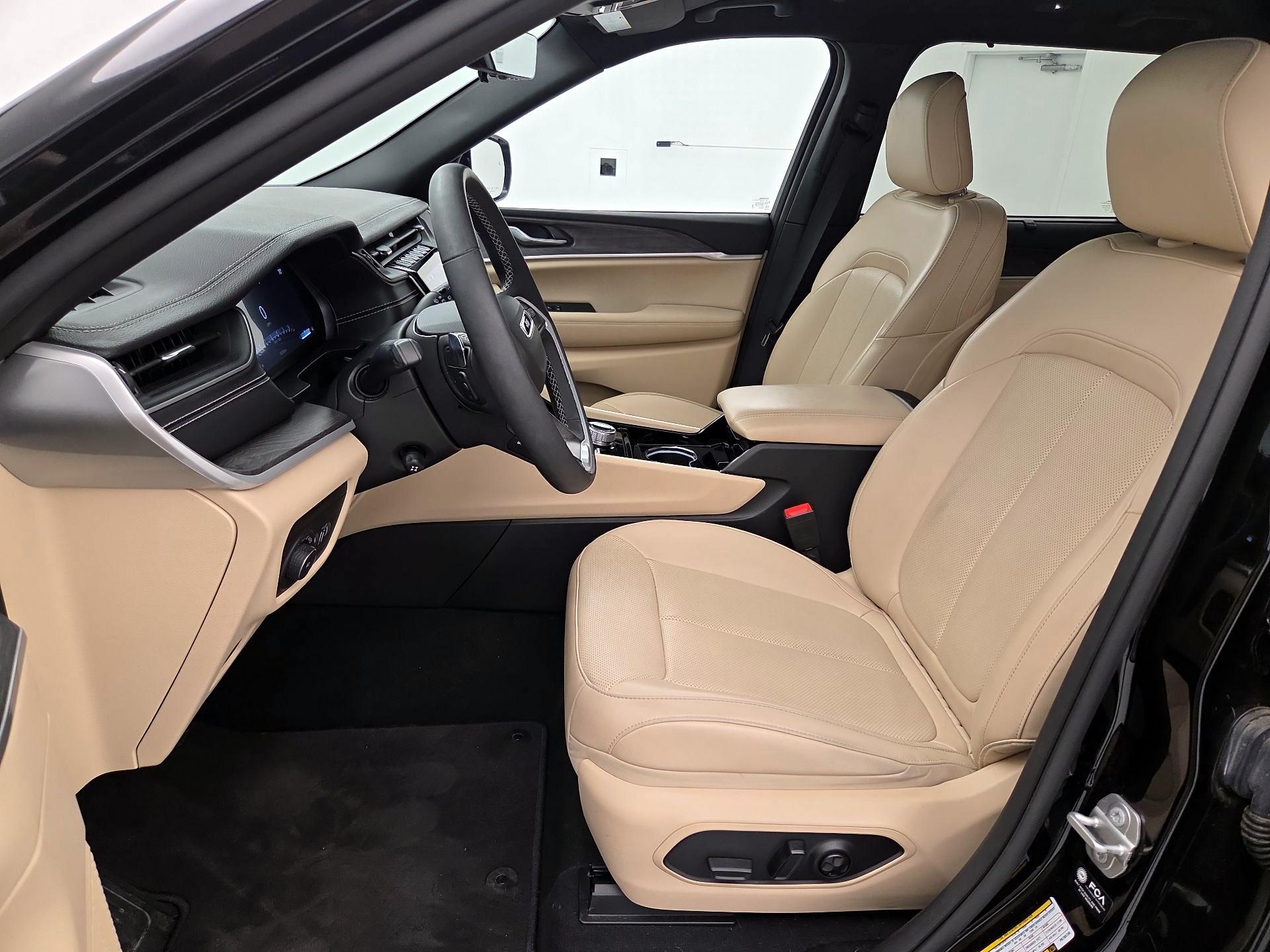 Thumbnail: 2023 Jeep Grand Cherokee L - 11