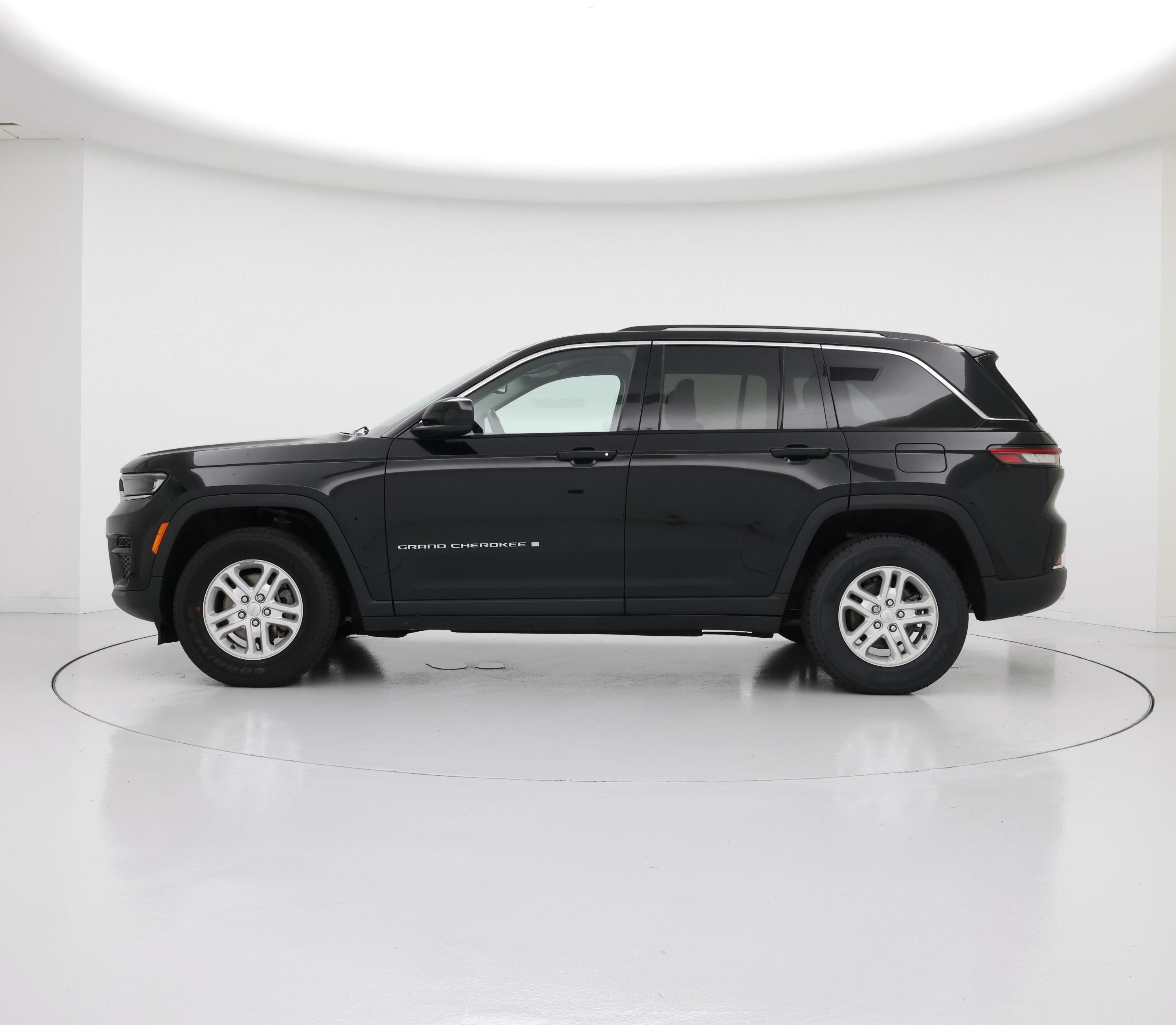 Thumbnail: 2023 Jeep Grand Cherokee - 3