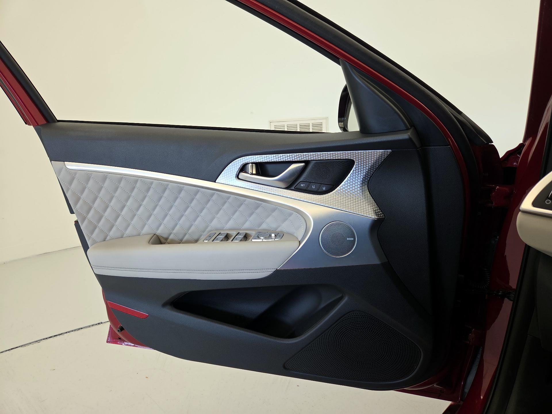 Thumbnail: 2023 Genesis G70 - 12