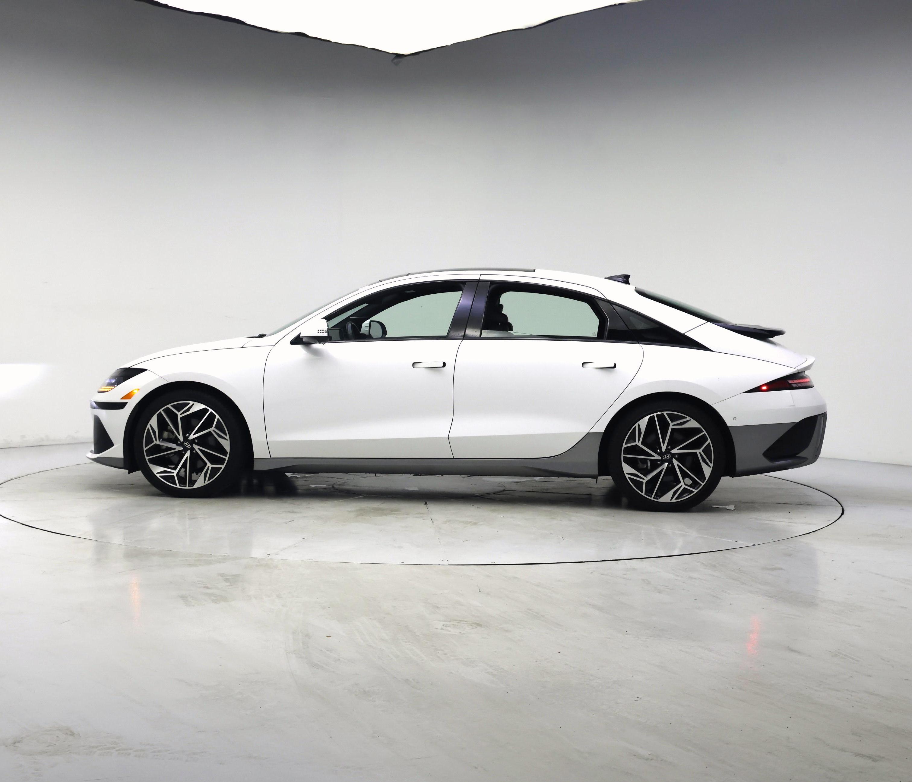 Thumbnail: 2023 Hyundai Ioniq 6 - 3