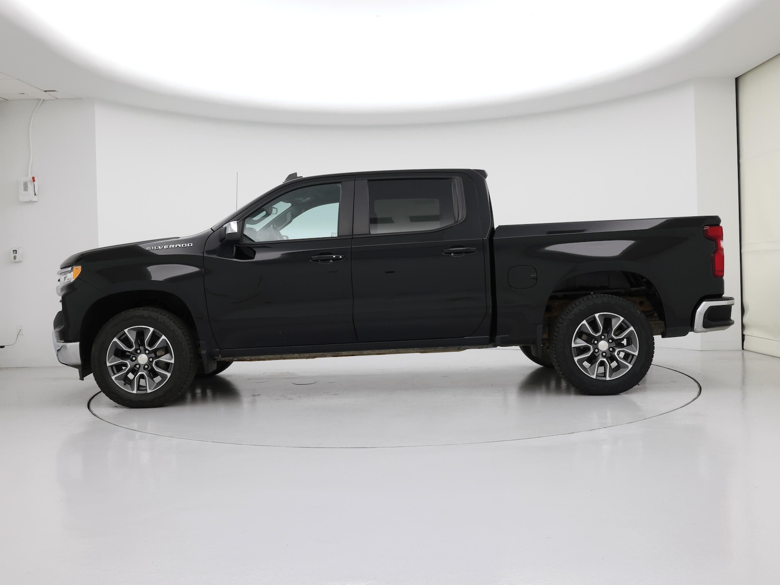2023 Chevrolet Silverado 1500 LT - Photo 4