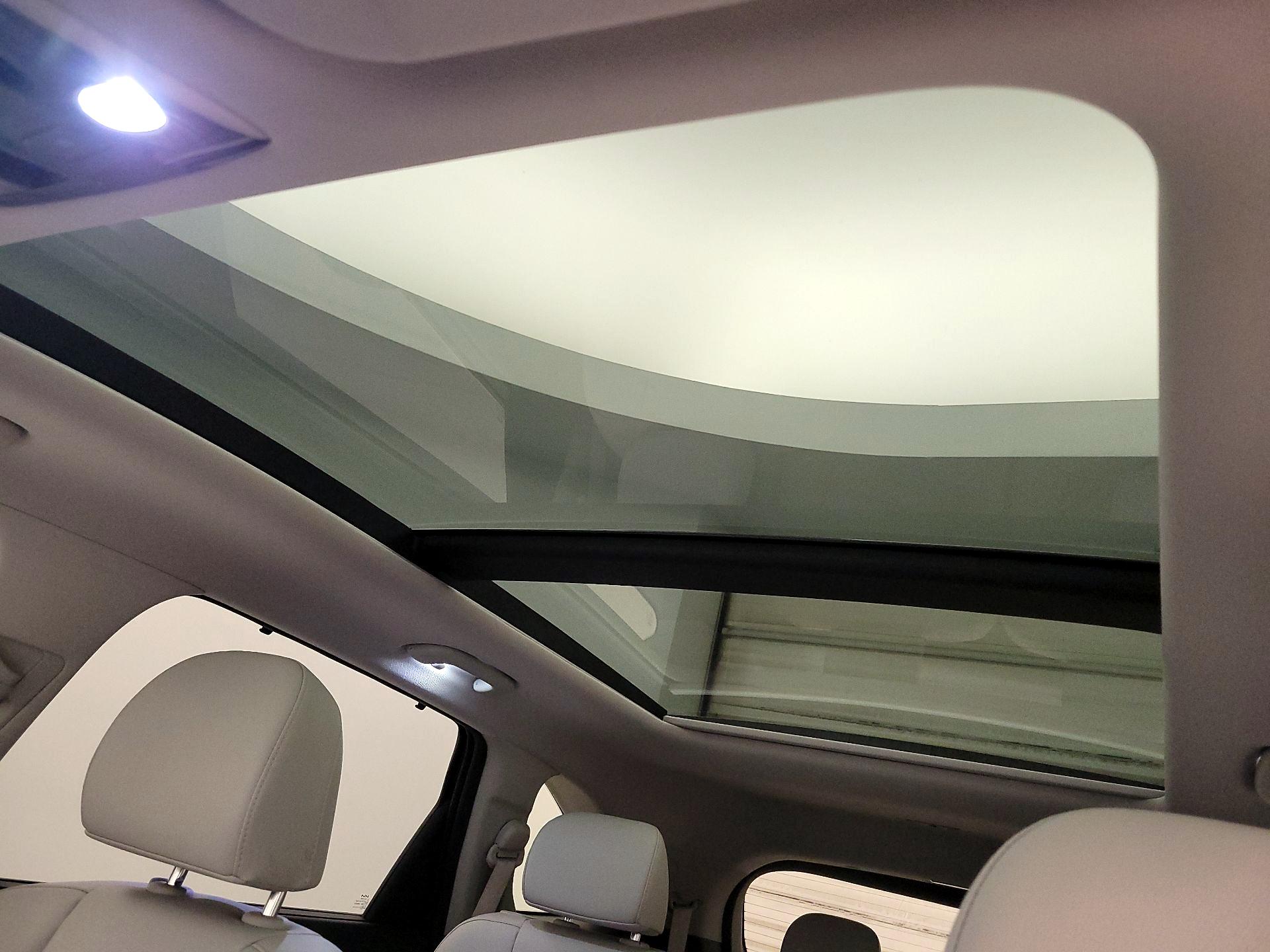 Thumbnail: 2023 Kia Sorento - 18