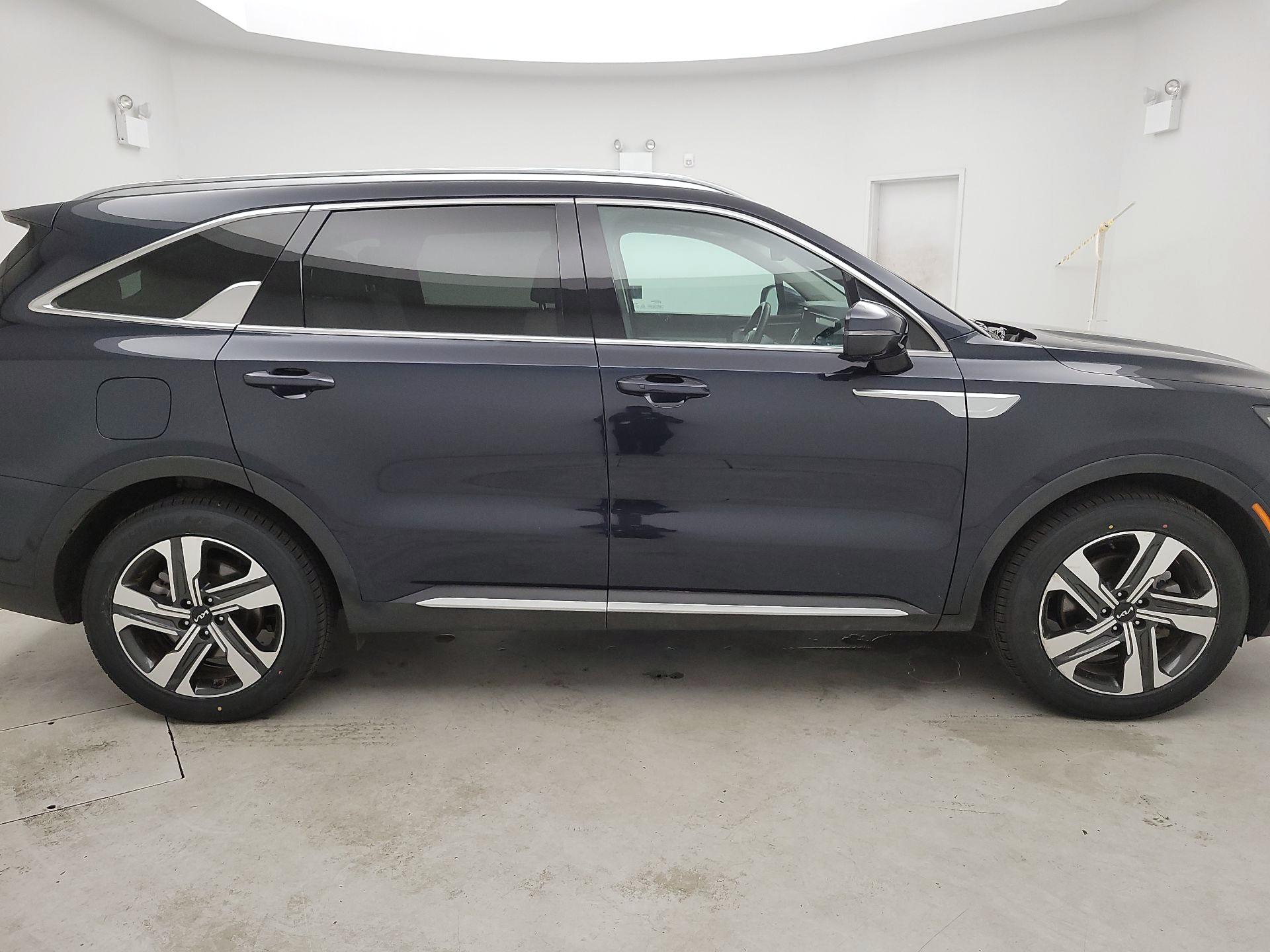 Thumbnail: 2023 Kia Sorento - 4