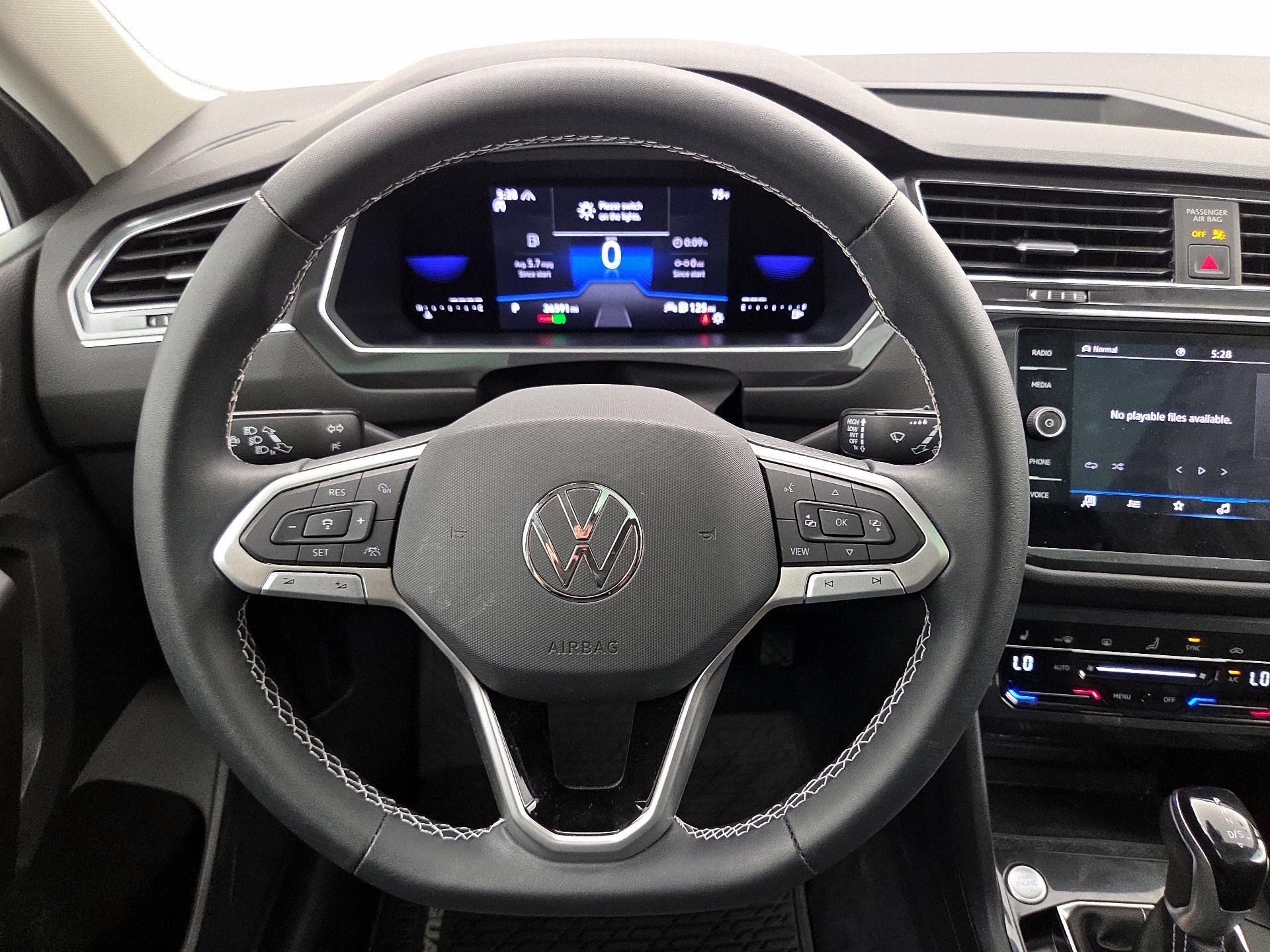 Thumbnail: 2023 Volkswagen Tiguan - 10