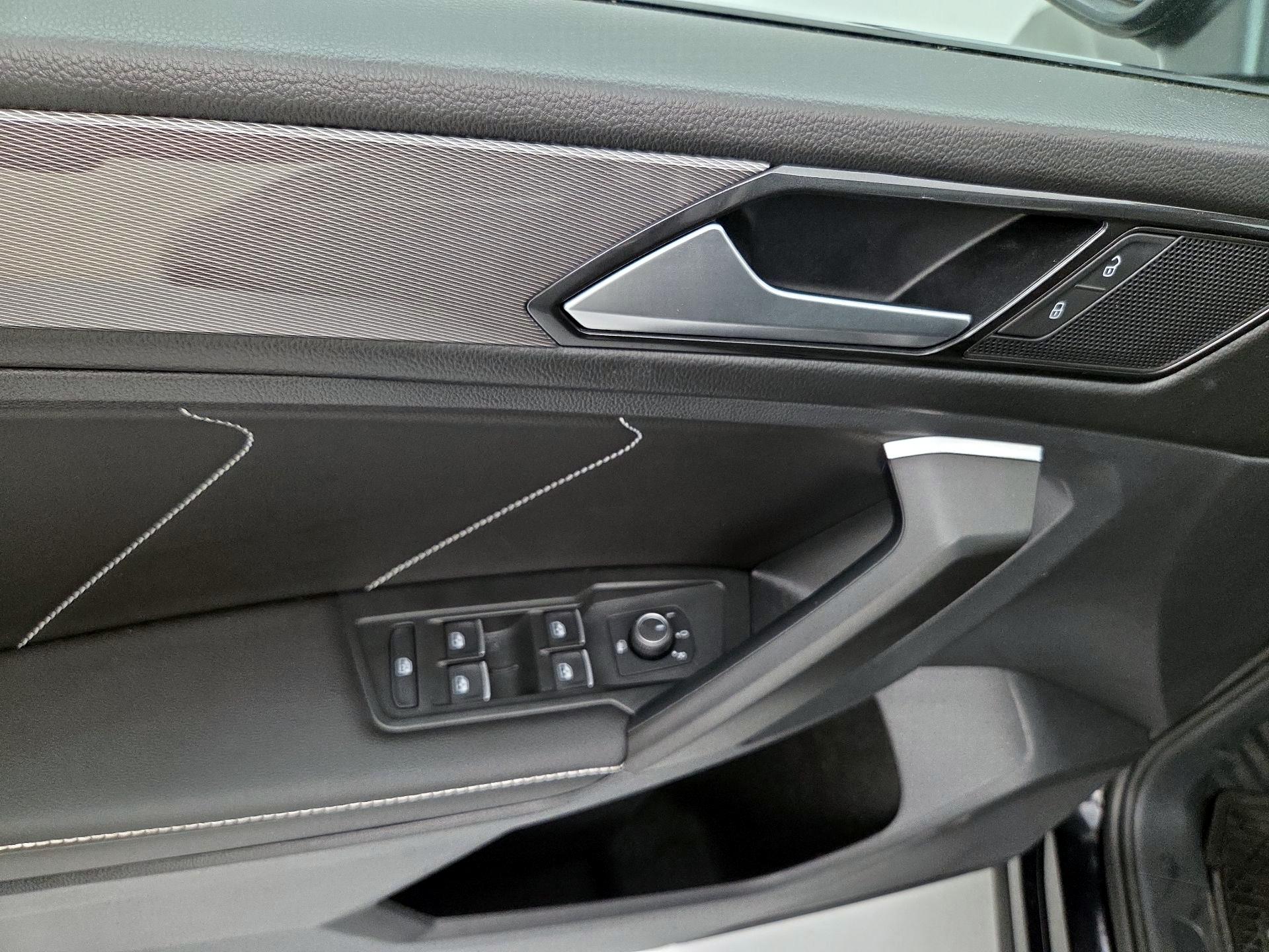 Thumbnail: 2023 Volkswagen Tiguan - 12