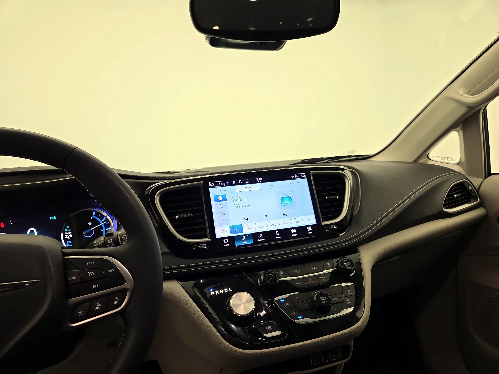 Thumbnail: 2023 Chrysler Pacifica - 9