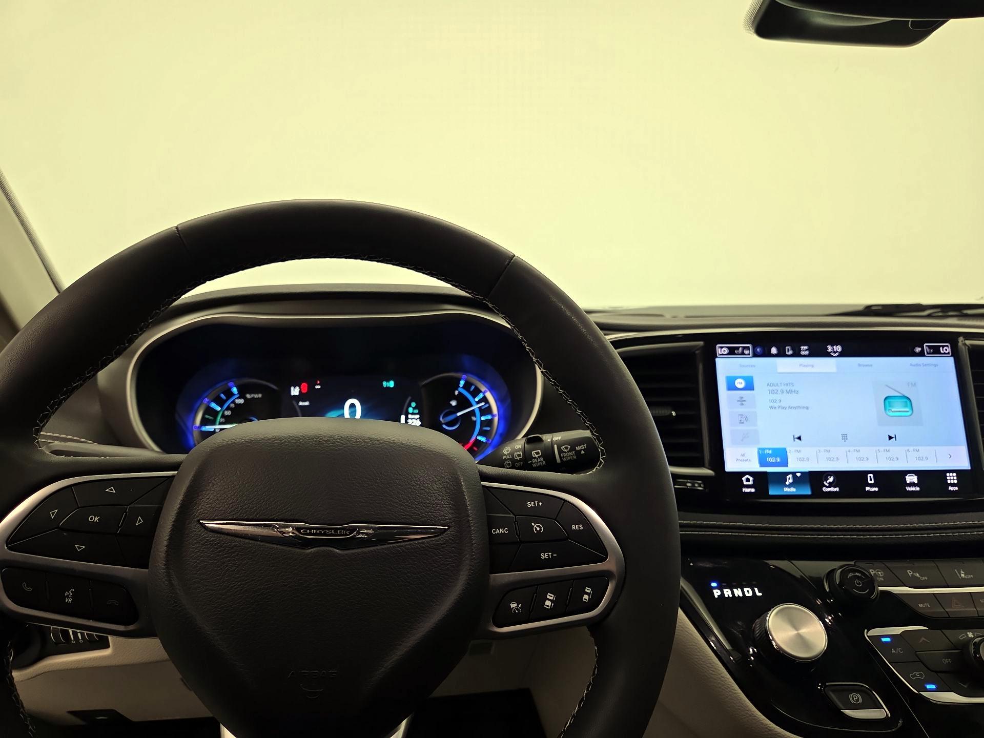 Thumbnail: 2023 Chrysler Pacifica - 10