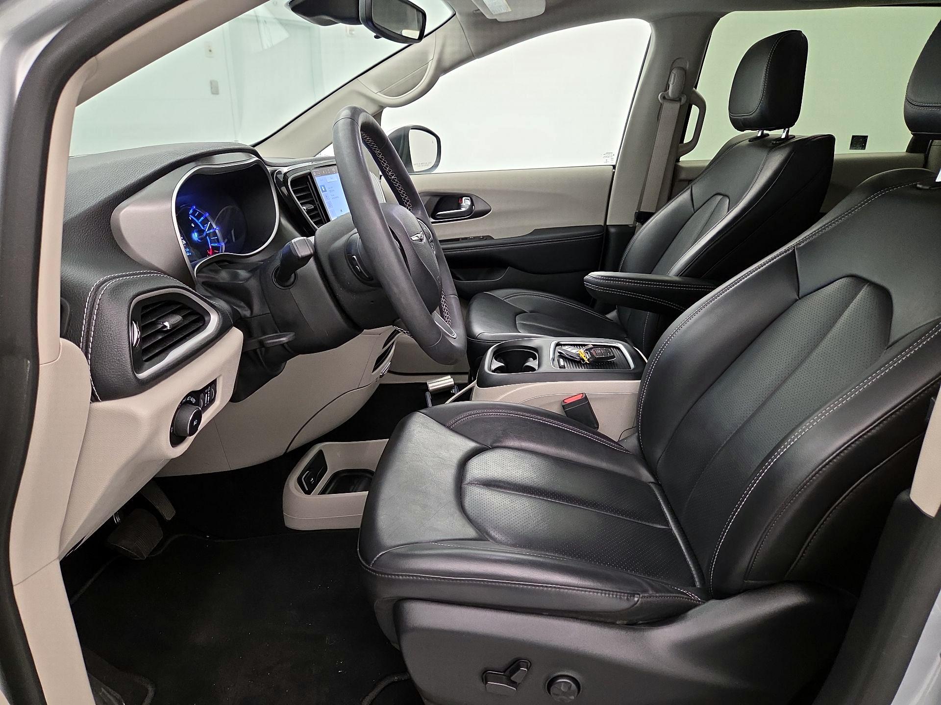 Thumbnail: 2023 Chrysler Pacifica - 11