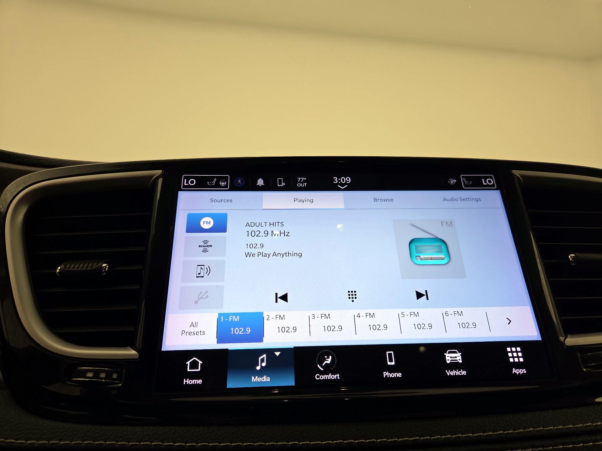 Thumbnail: 2023 Chrysler Pacifica - 15
