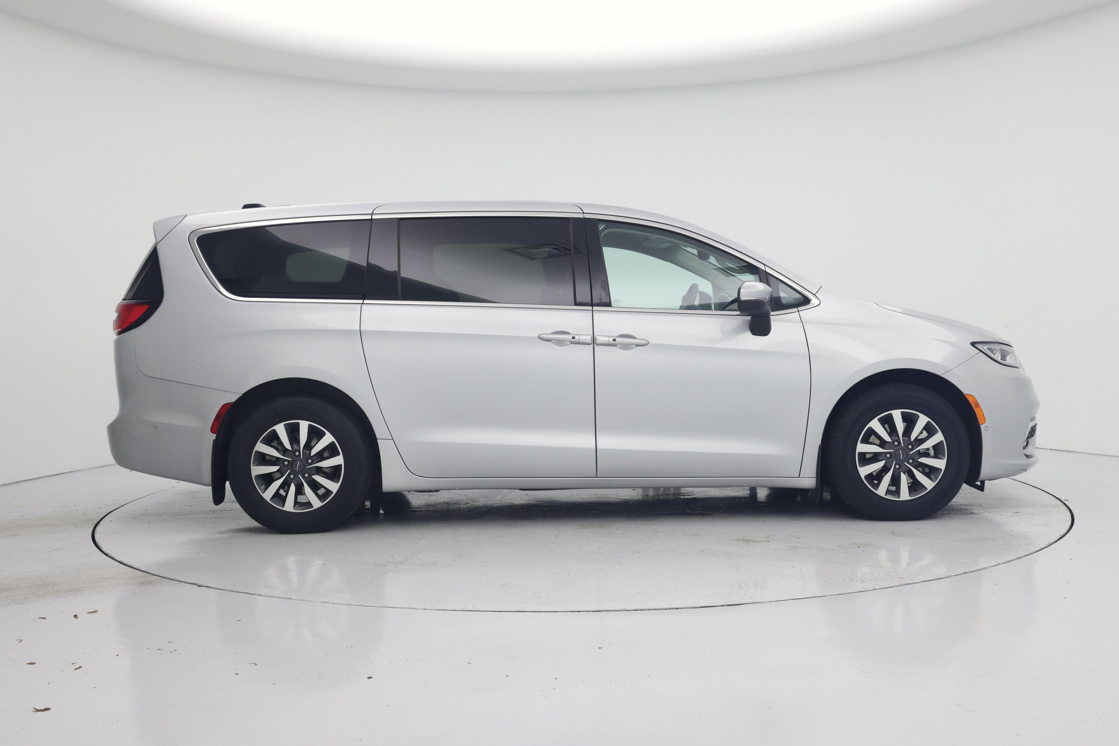 Thumbnail: 2023 Chrysler Pacifica - 7