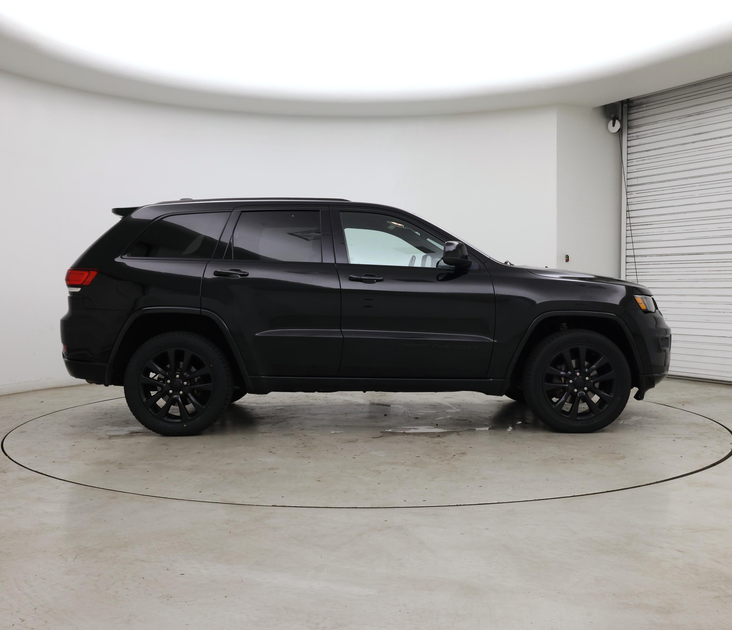 Thumbnail: 2017 Jeep Grand Cherokee - 7