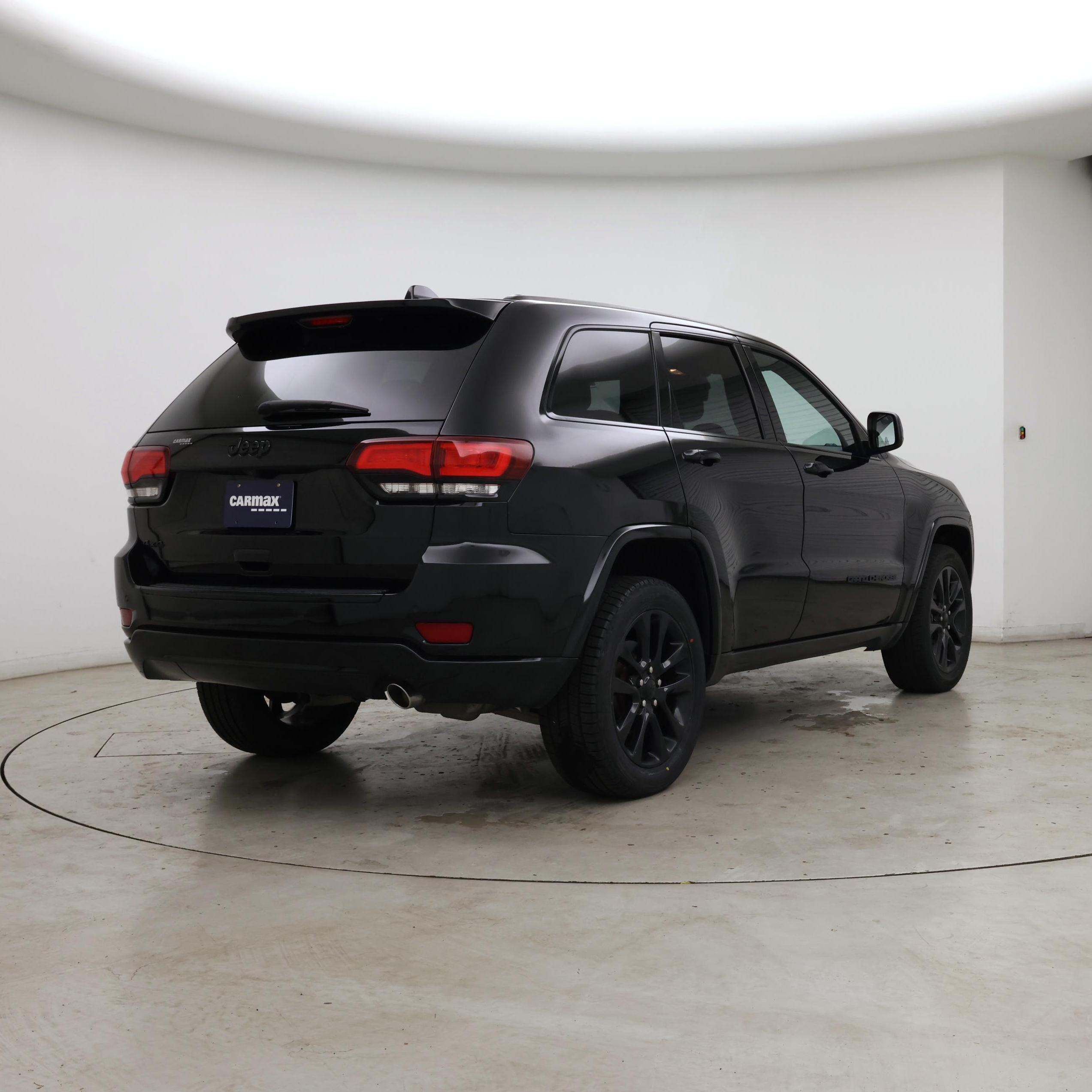 Thumbnail: 2017 Jeep Grand Cherokee - 8
