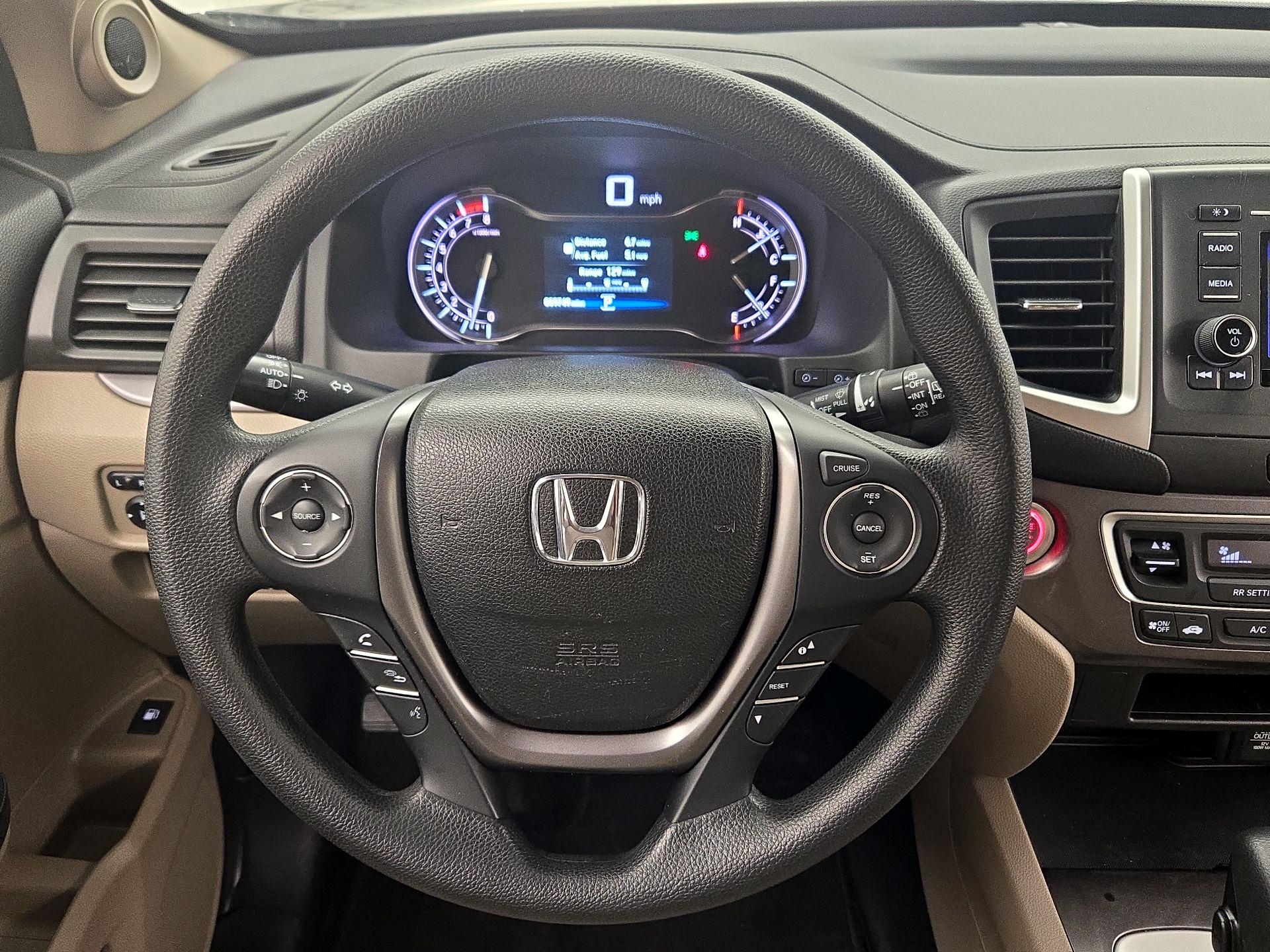 Thumbnail: 2017 Honda Pilot - 10